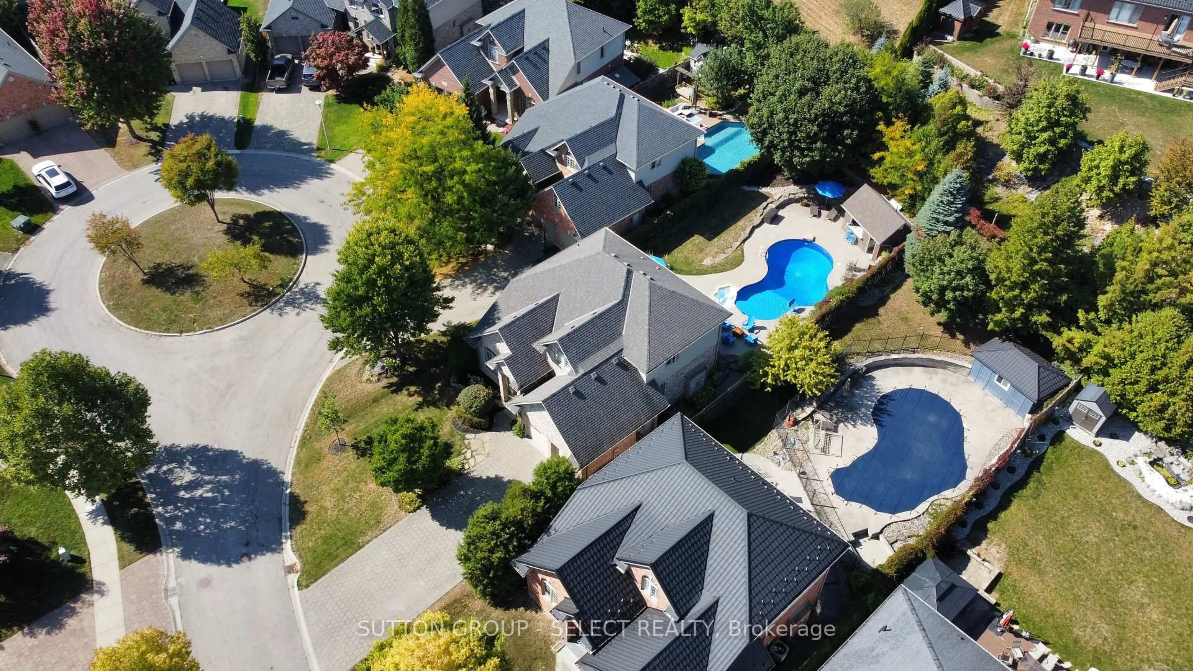A pic from outside/outdoor area/front of a property/back of a property/a pic from drone, street for 102 Chambers Ave, London North Ontario N5X 4H5