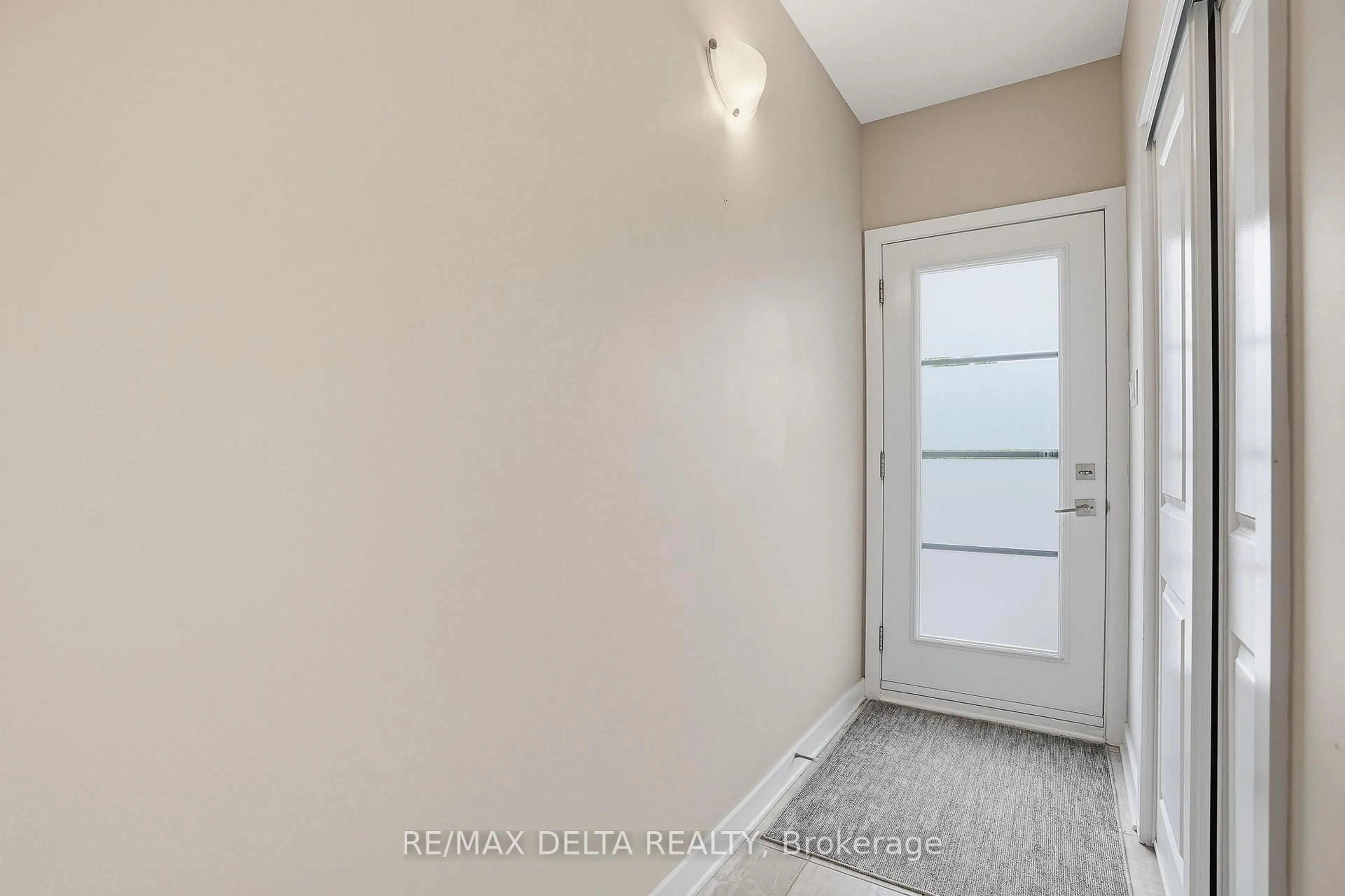 Indoor entryway for 292 Masters Lane #121, Clarence-Rockland Ontario K4K 0K5