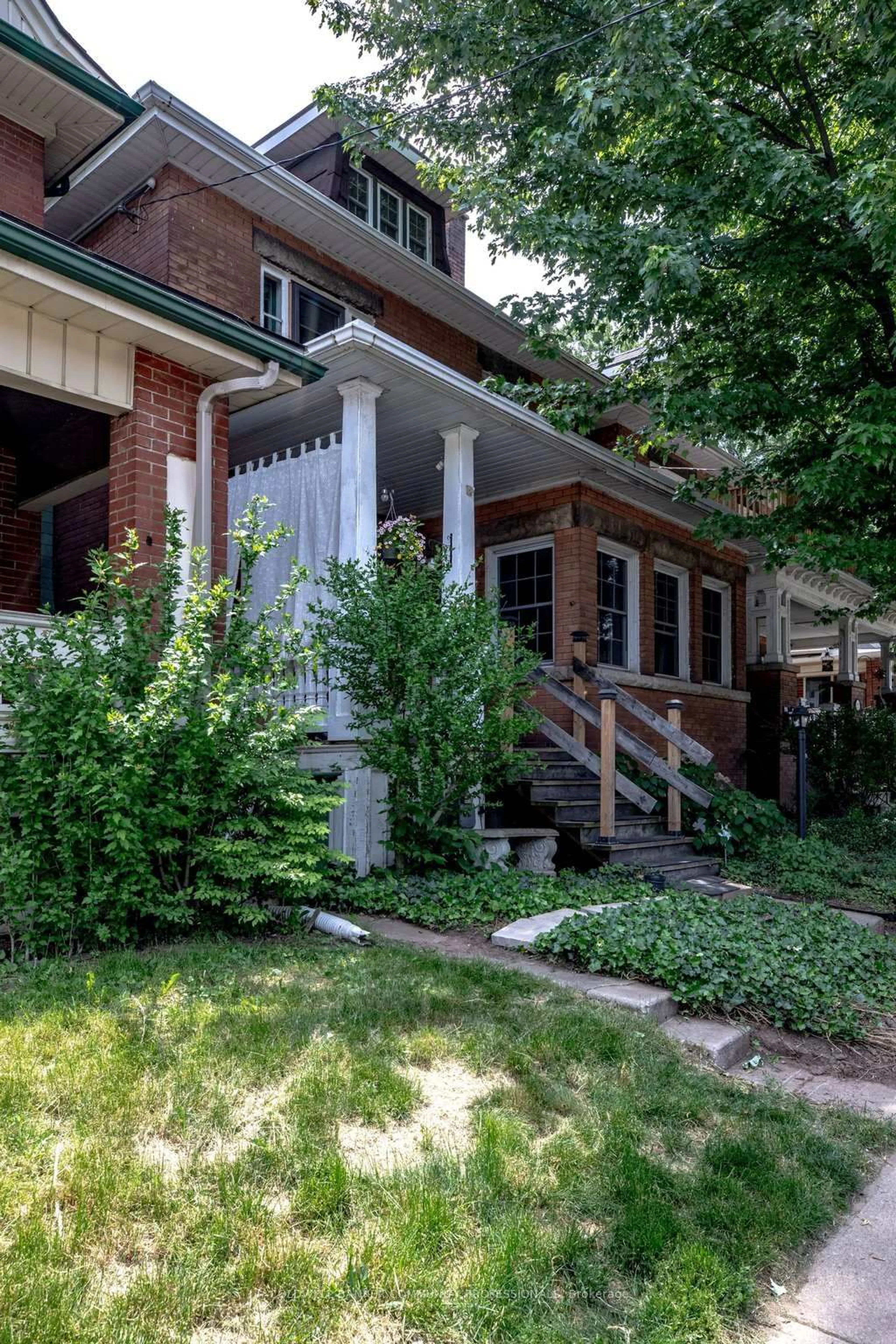 Home with brick exterior material, street for 111 Spadina Ave, Hamilton Ontario L8M 2X4