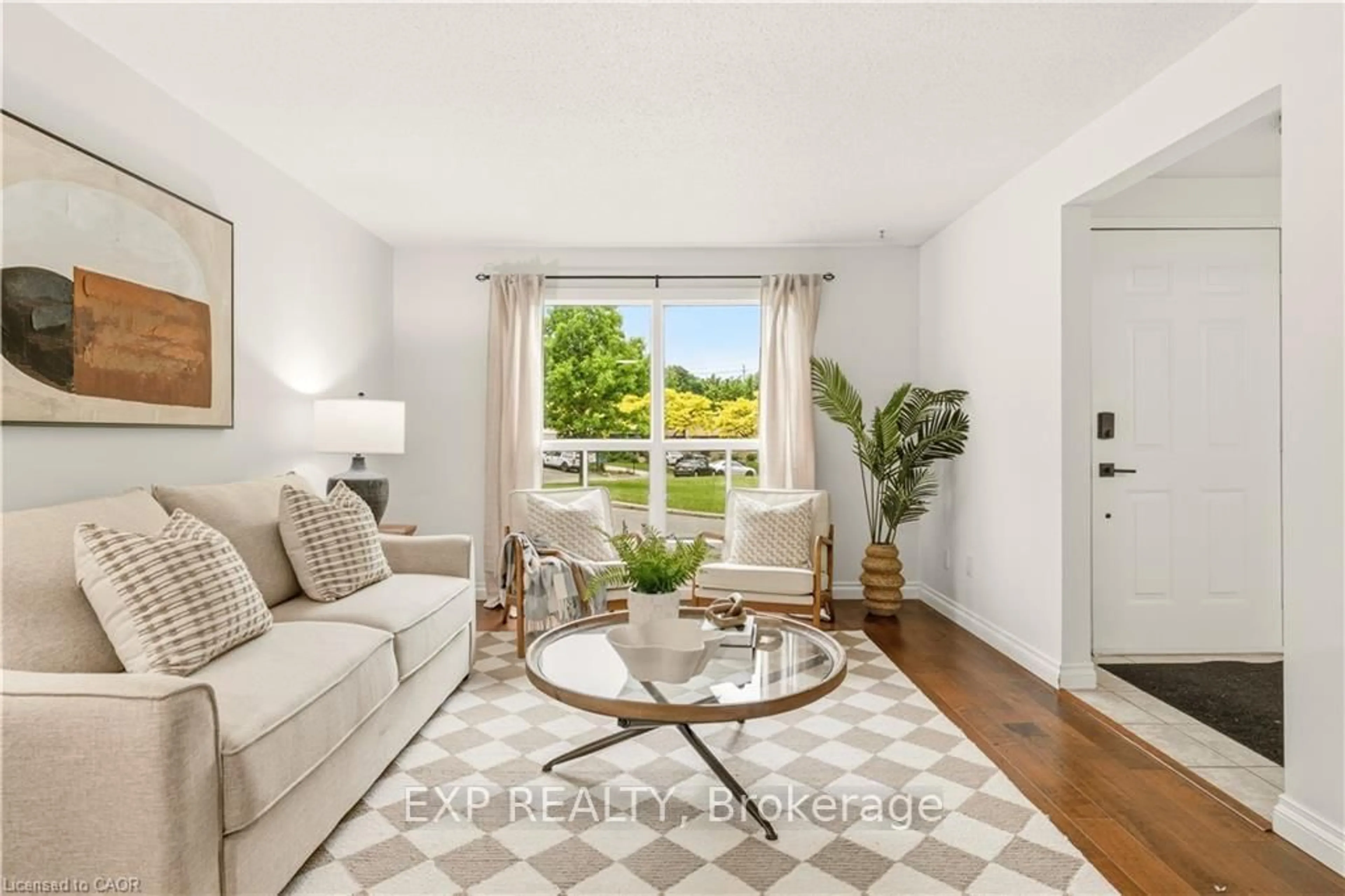 Living room with furniture, unknown for 45 Catalina Crt, Kitchener Ontario N2M 5L9