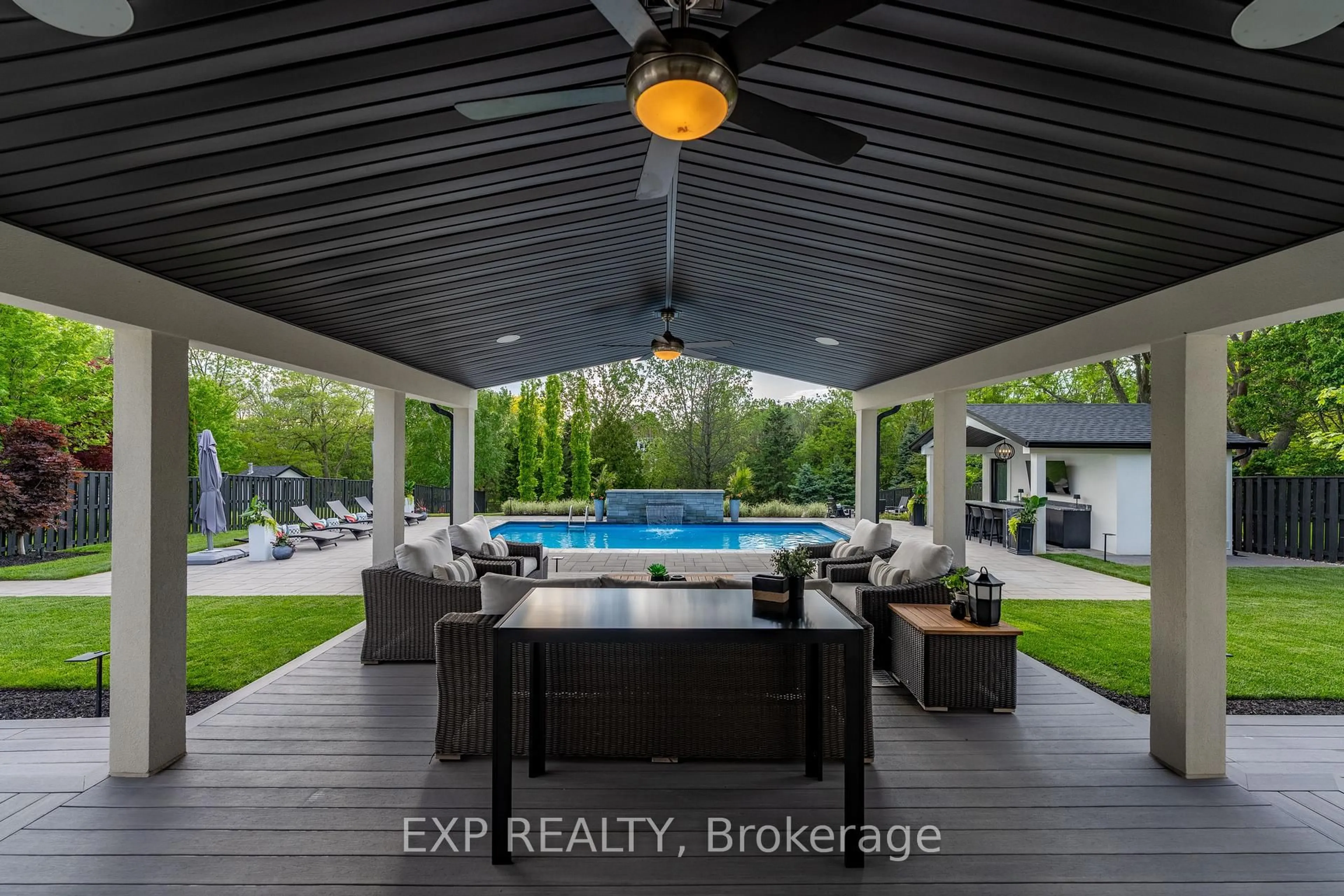 Patio, water/lake/river/ocean view for 3459 Notre Dame Crt, Niagara Falls Ontario L2H 2X3