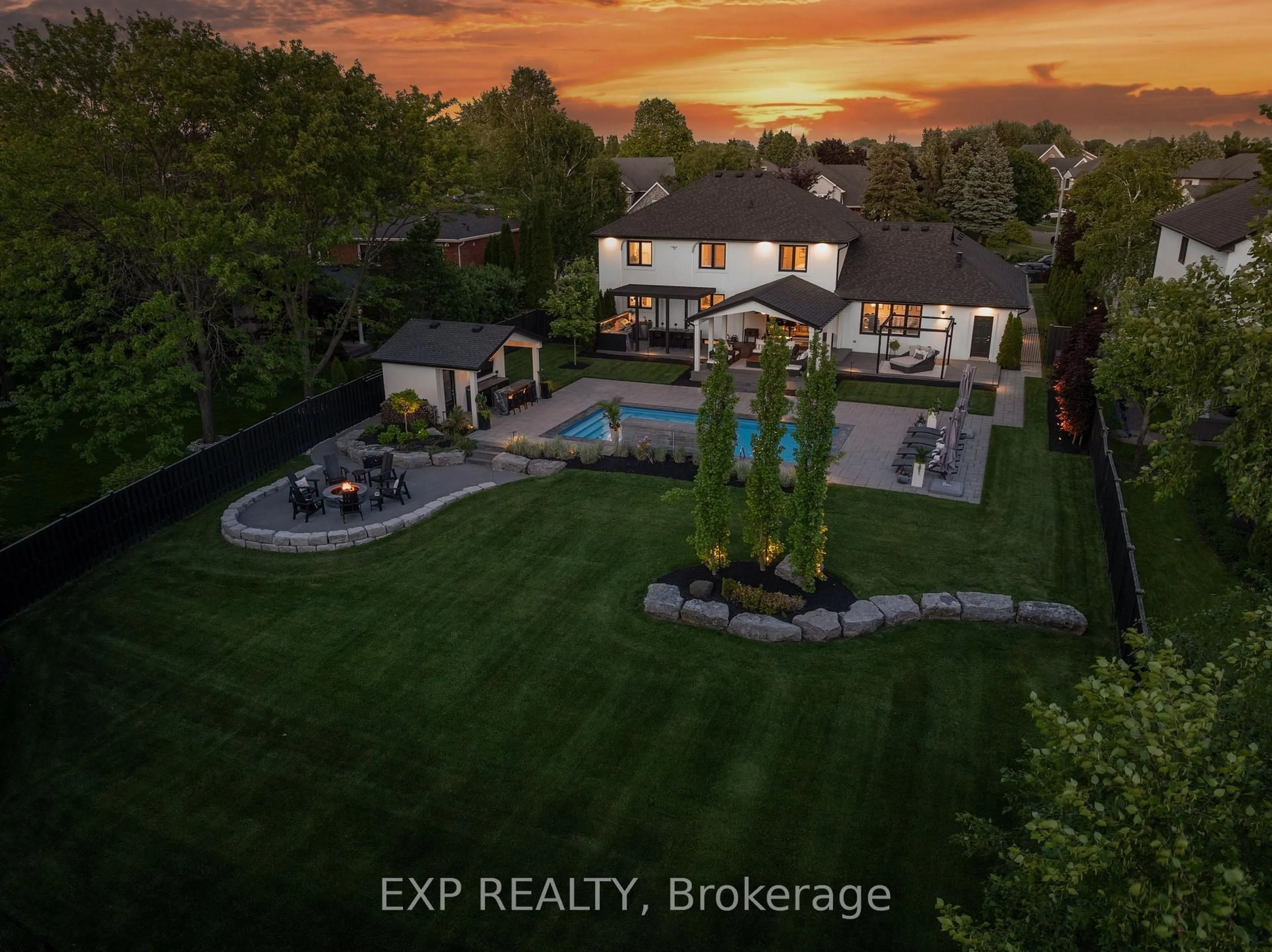 A pic from outside/outdoor area/front of a property/back of a property/a pic from drone, unknown for 3459 Notre Dame Crt, Niagara Falls Ontario L2H 2X3