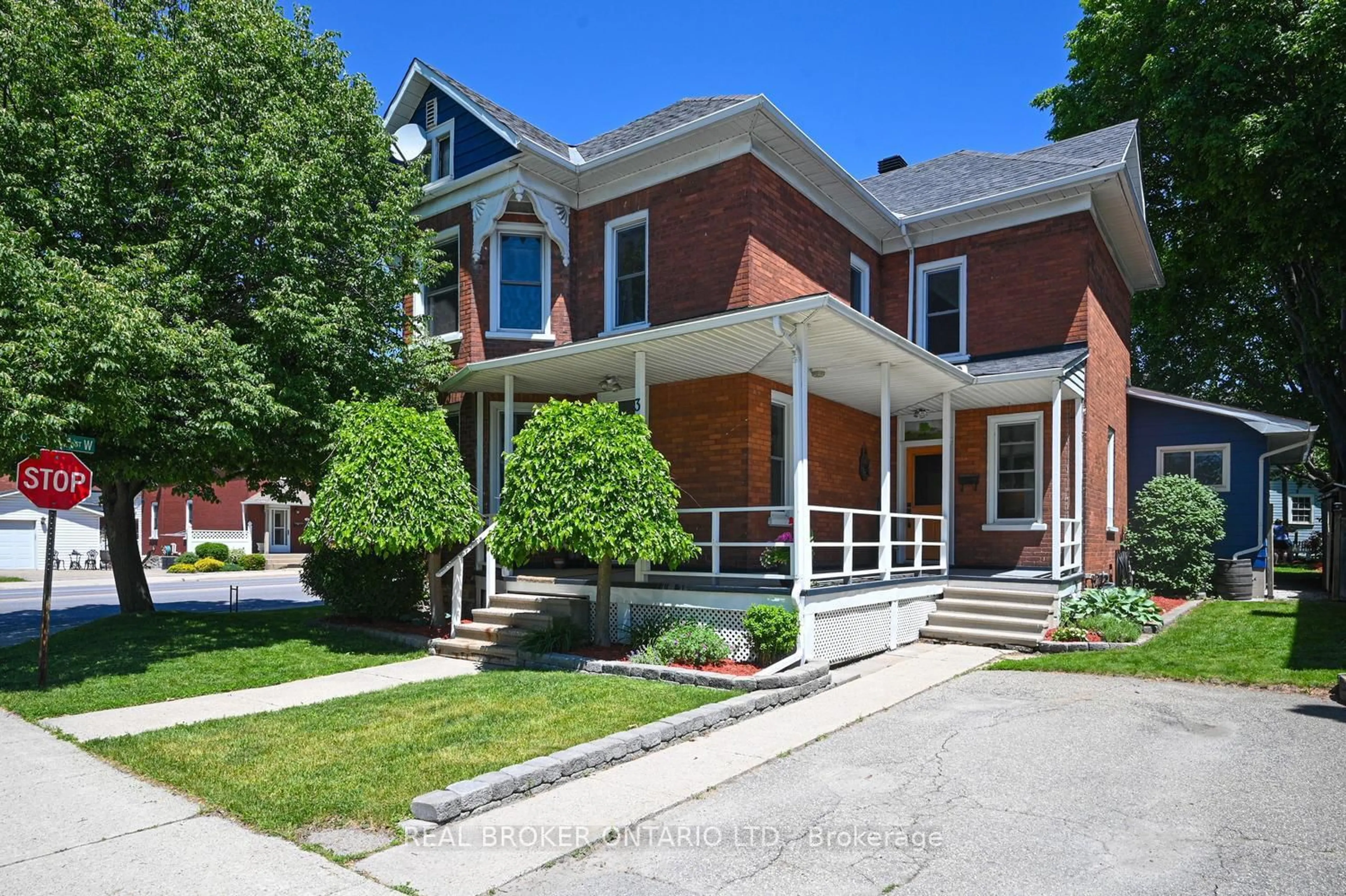 Home with brick exterior material, street for 39 Mcewen Ave, Smiths Falls Ontario K7A 2K2