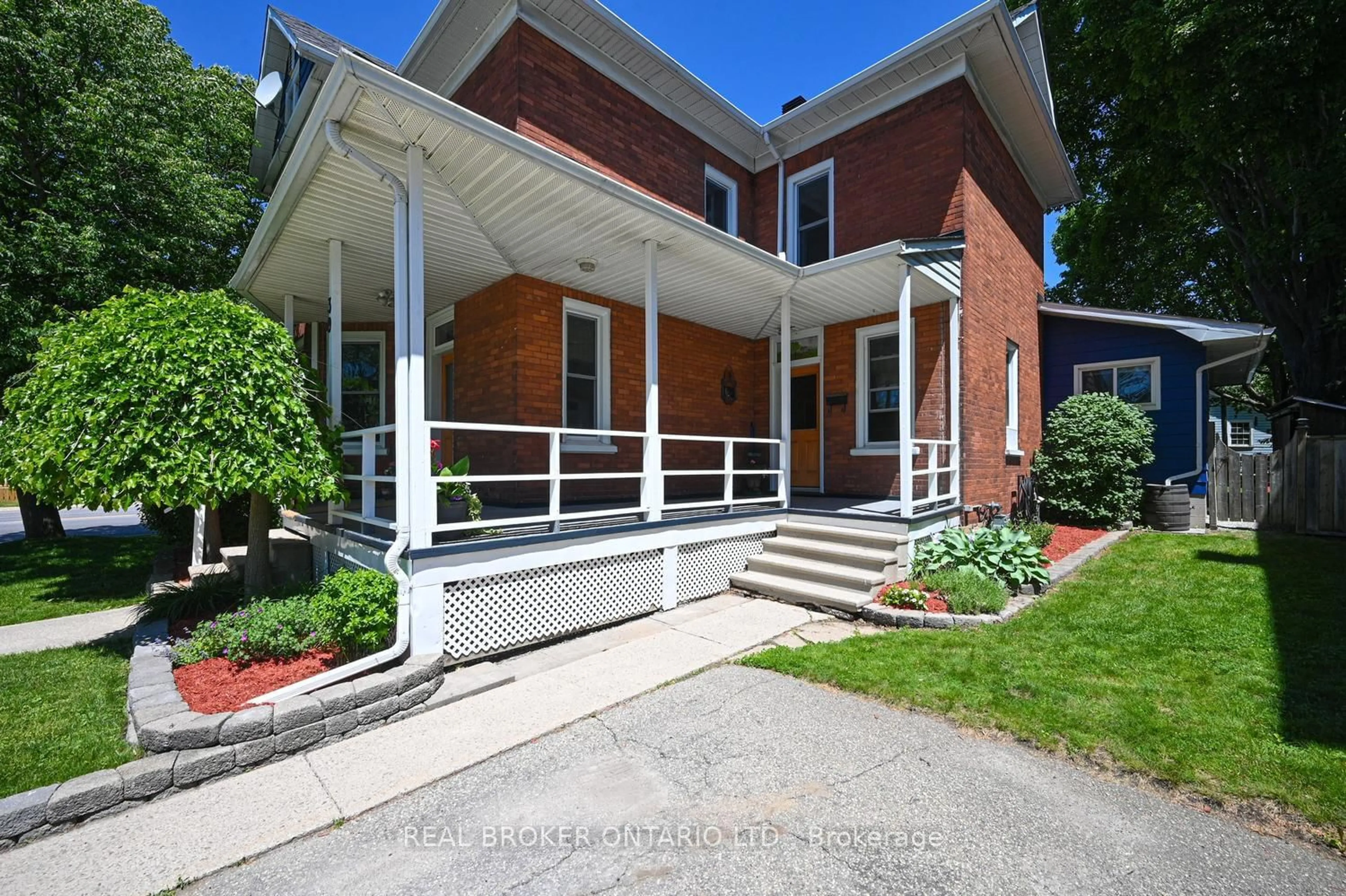 Home with brick exterior material, street for 39 Mcewen Ave, Smiths Falls Ontario K7A 2K2