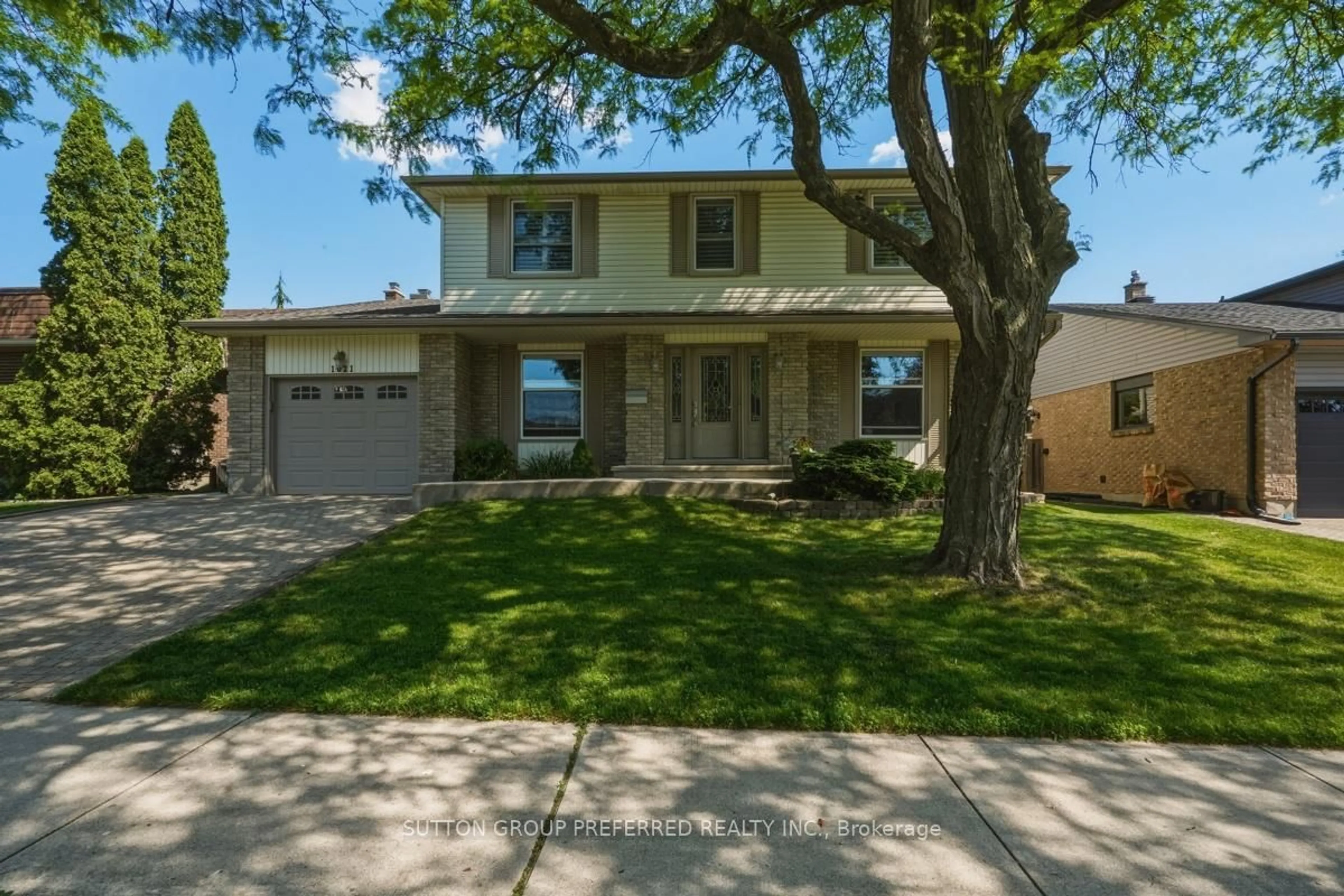Home with vinyl exterior material, street for 1021 Flintlock Rd, London North Ontario N6H 4M1