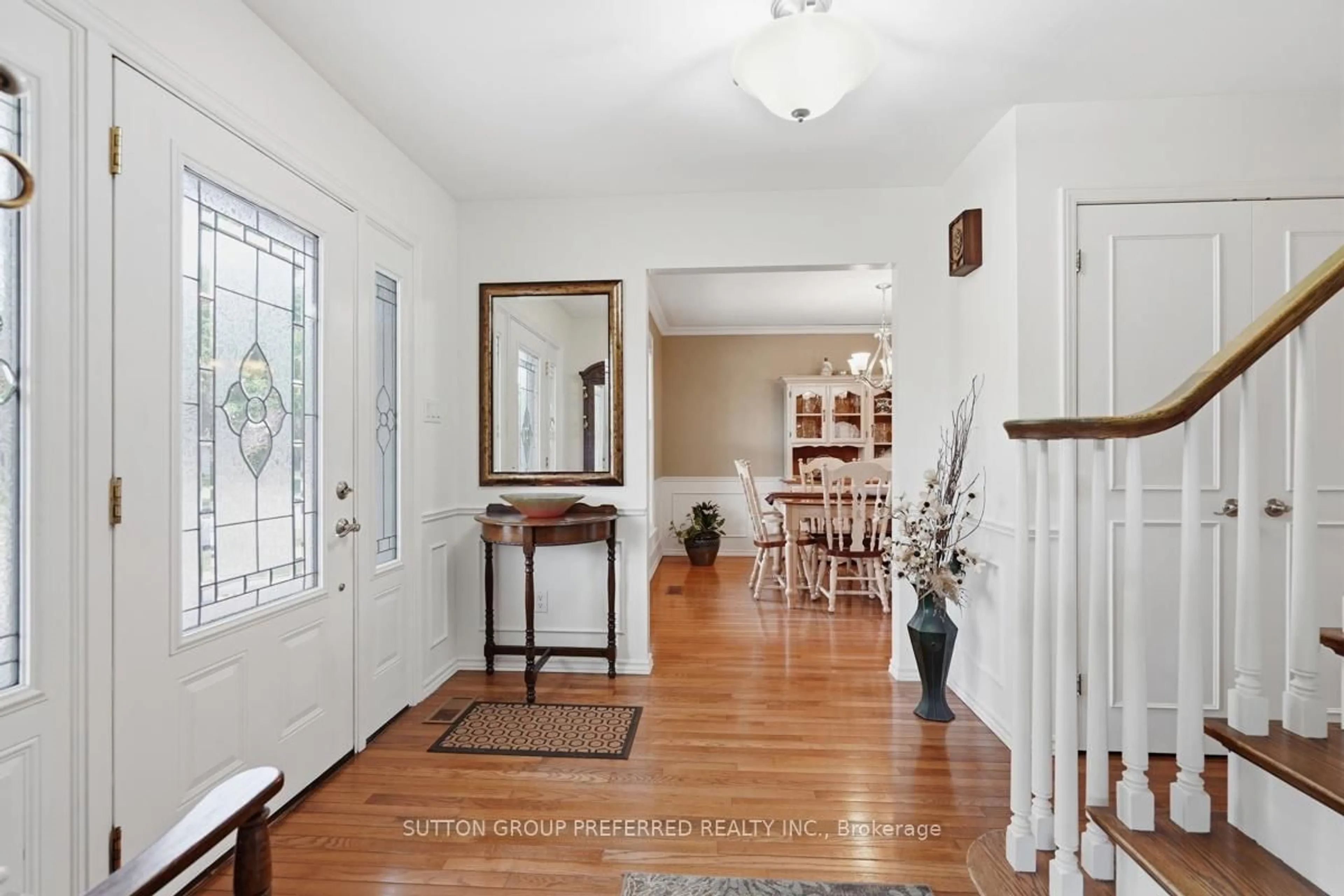 Indoor foyer for 1021 Flintlock Rd, London North Ontario N6H 4M1