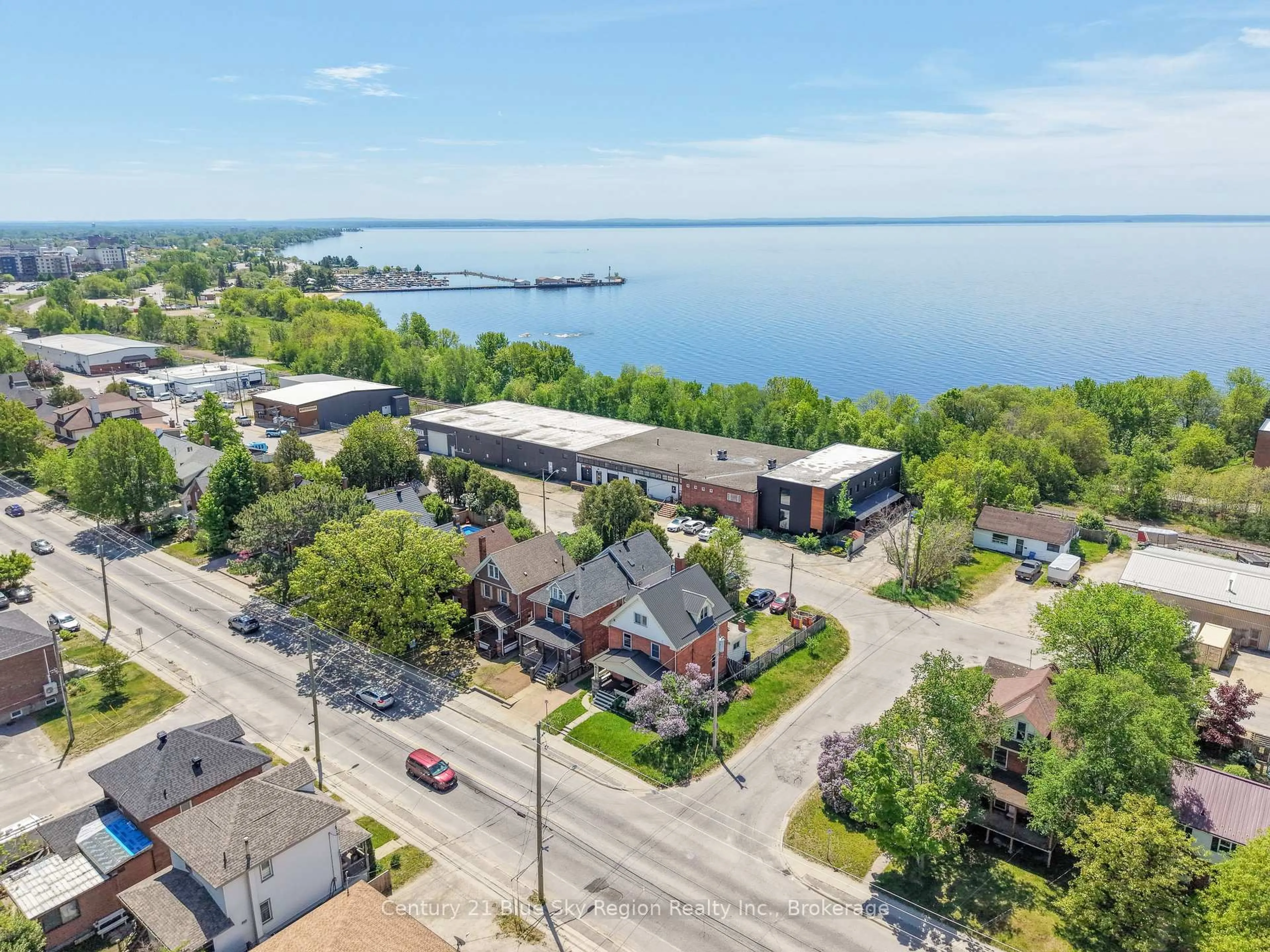 A pic from outside/outdoor area/front of a property/back of a property/a pic from drone, water/lake/river/ocean view for 897 Main St, North Bay Ontario P1B 2V8
