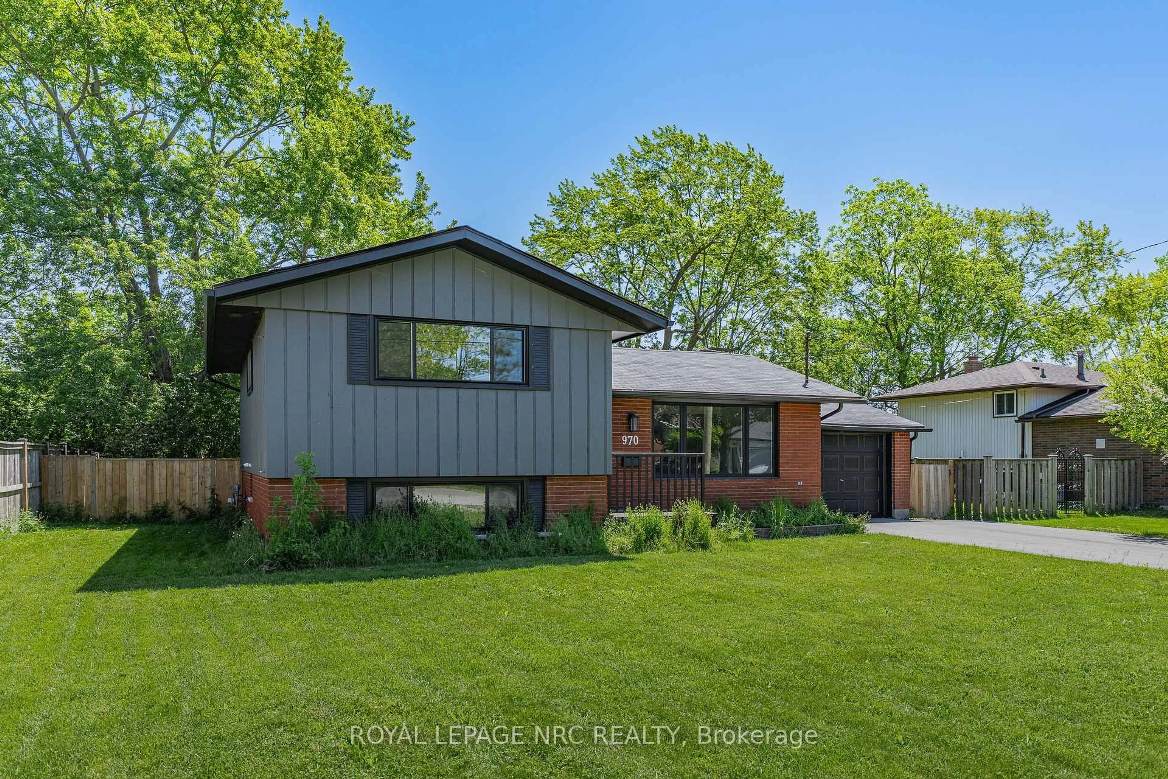 Home with brick exterior material, street for 970 Parkdale Ave, Fort Erie Ontario L2A 5B6