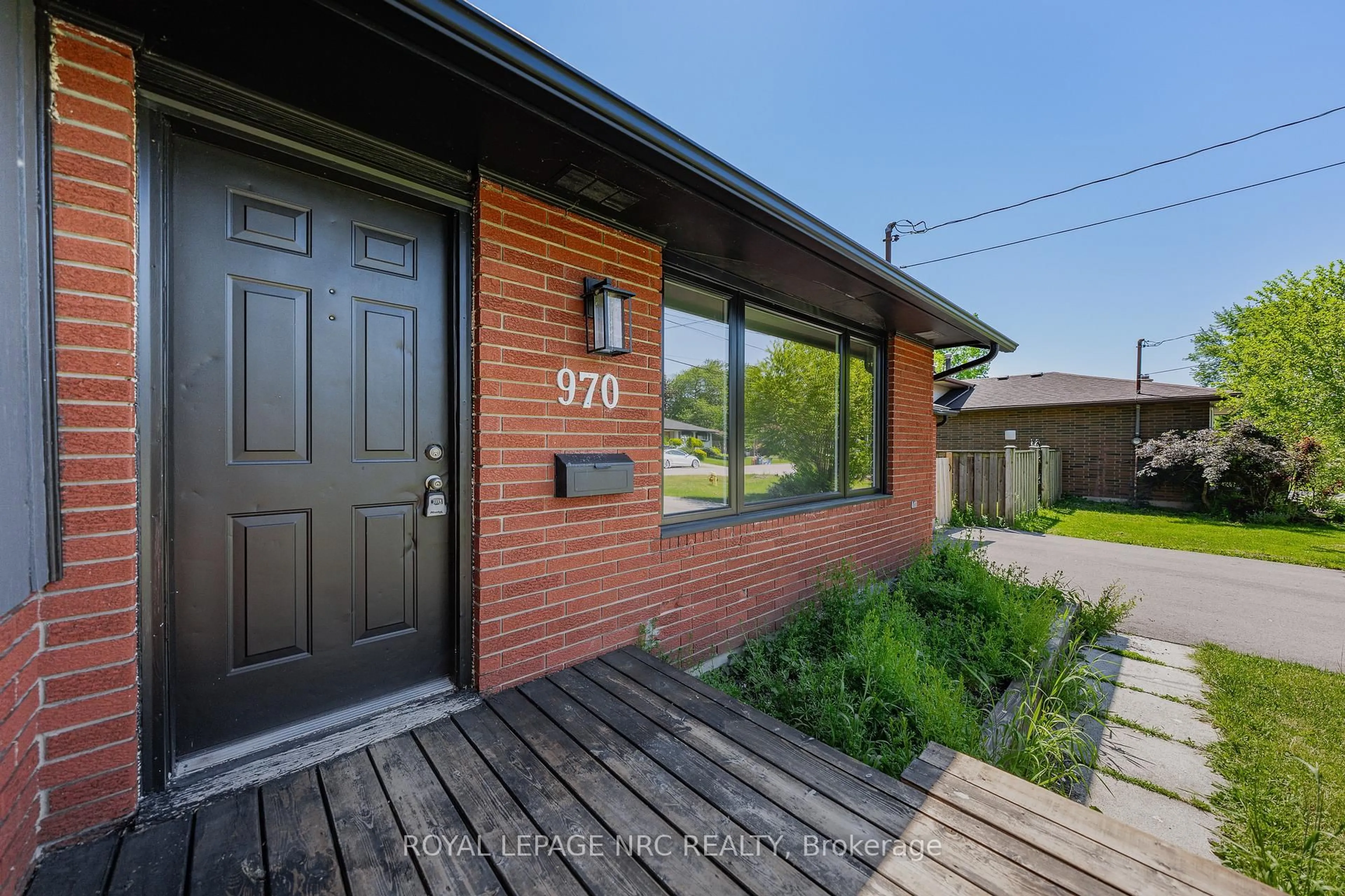 Home with brick exterior material, street for 970 Parkdale Ave, Fort Erie Ontario L2A 5B6