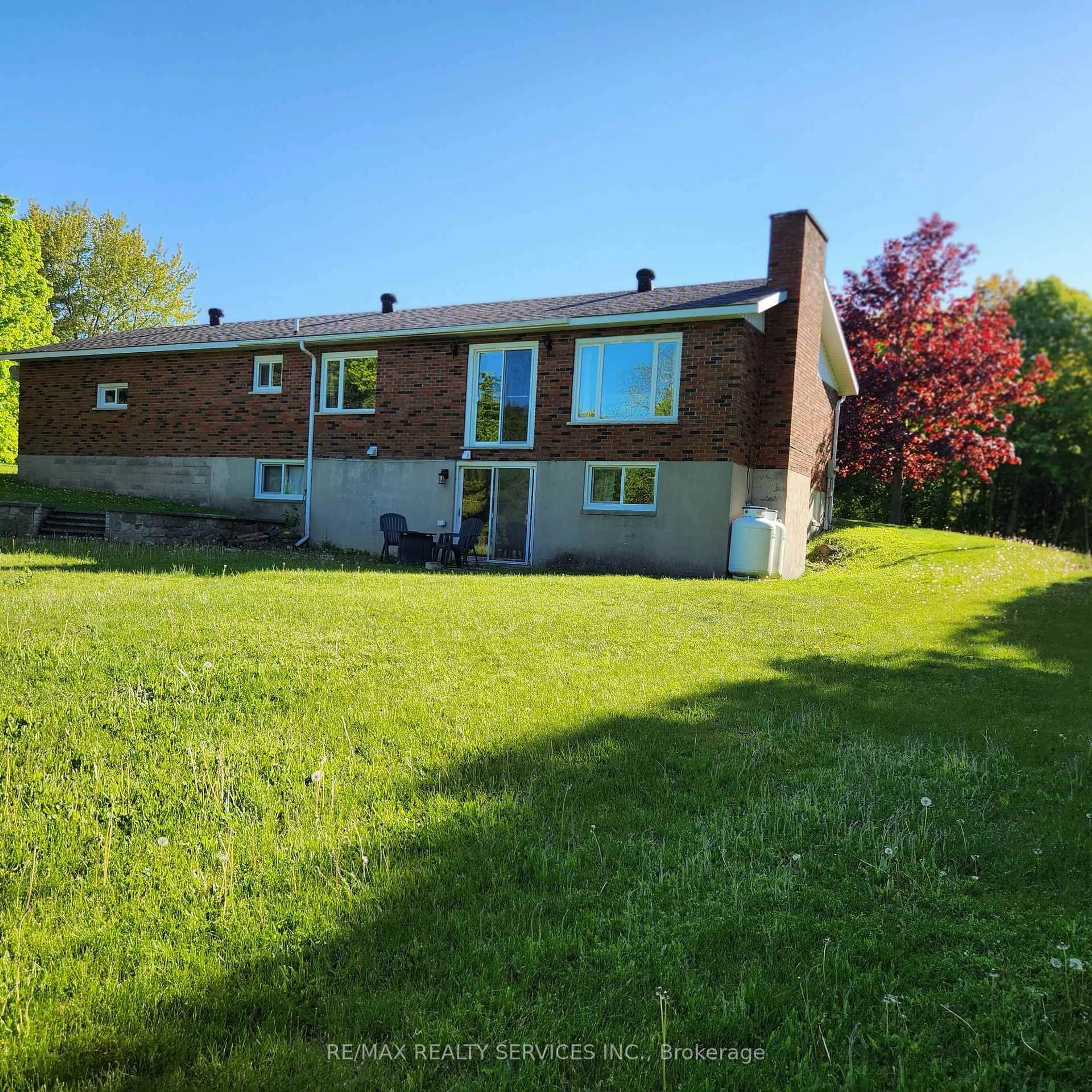 A pic from outside/outdoor area/front of a property/back of a property/a pic from drone, unknown for 1 Helen St, Northern Bruce Peninsula Ontario N0H 1W0