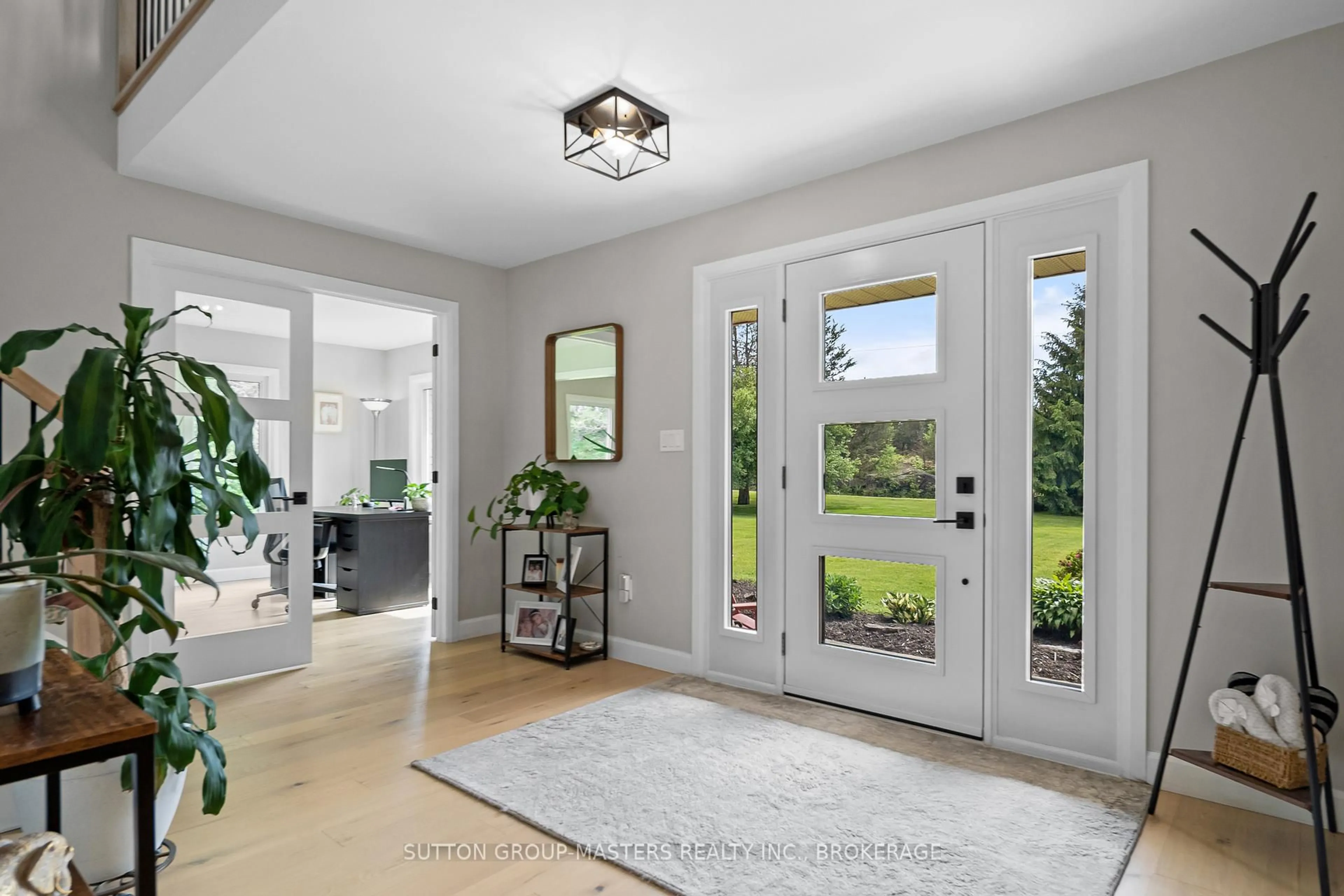 Indoor entryway for 4900 North Shore Cres, Perth Road Ontario K0H 2L0