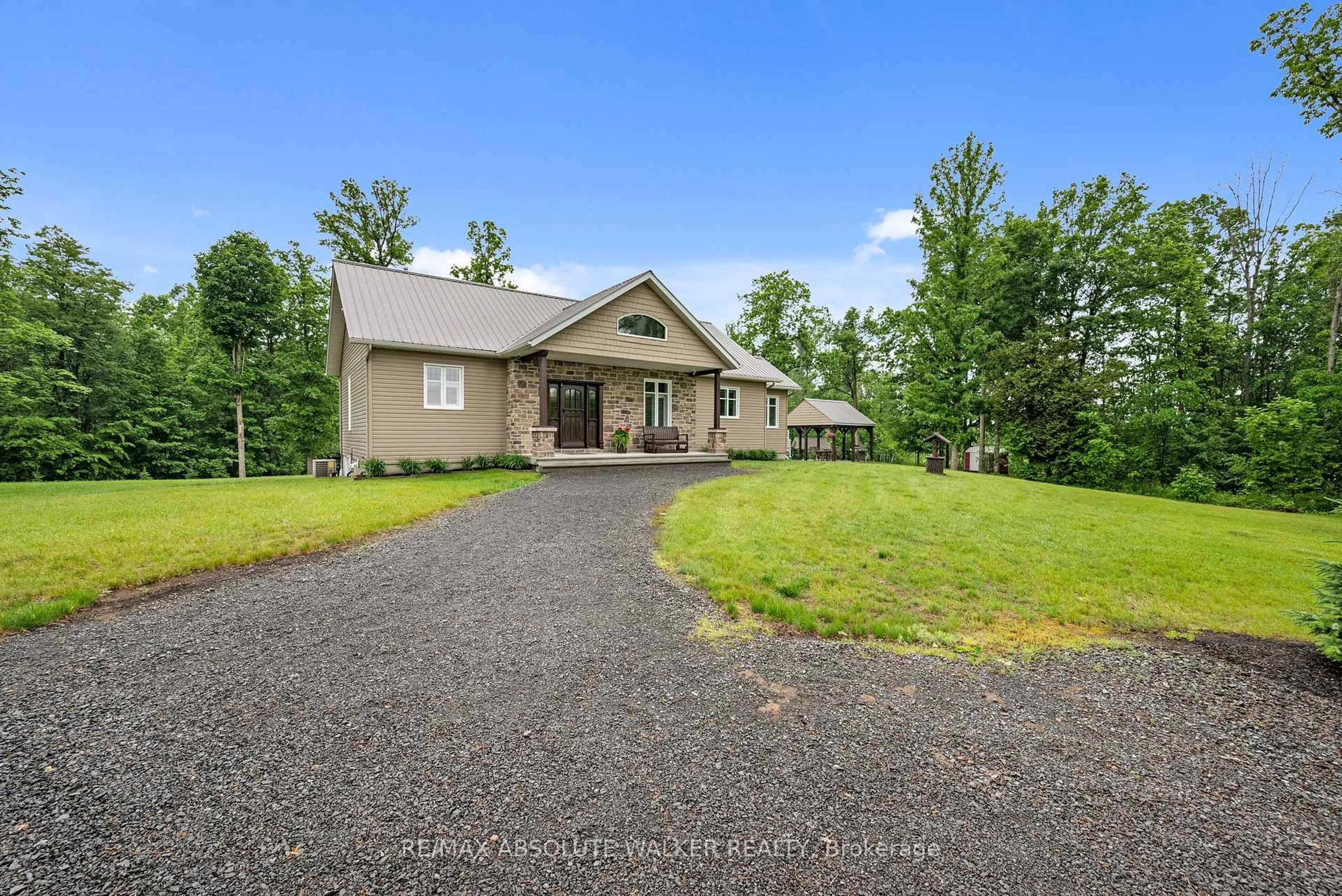 A pic from outside/outdoor area/front of a property/back of a property/a pic from drone, unknown for 18668 Kenyon Concession 2 Rd, North Glengarry Ontario K0C 1B0