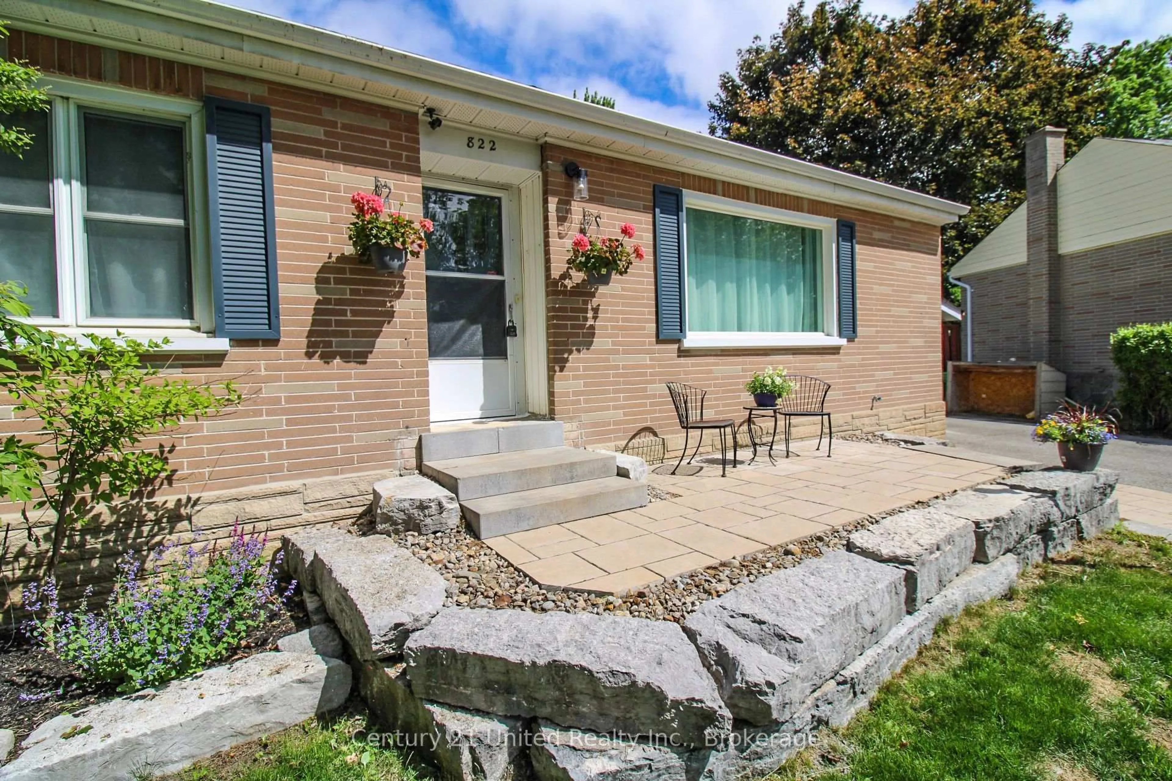 Home with brick exterior material, street for 822 Argyle St, Peterborough Ontario K9H 5T3
