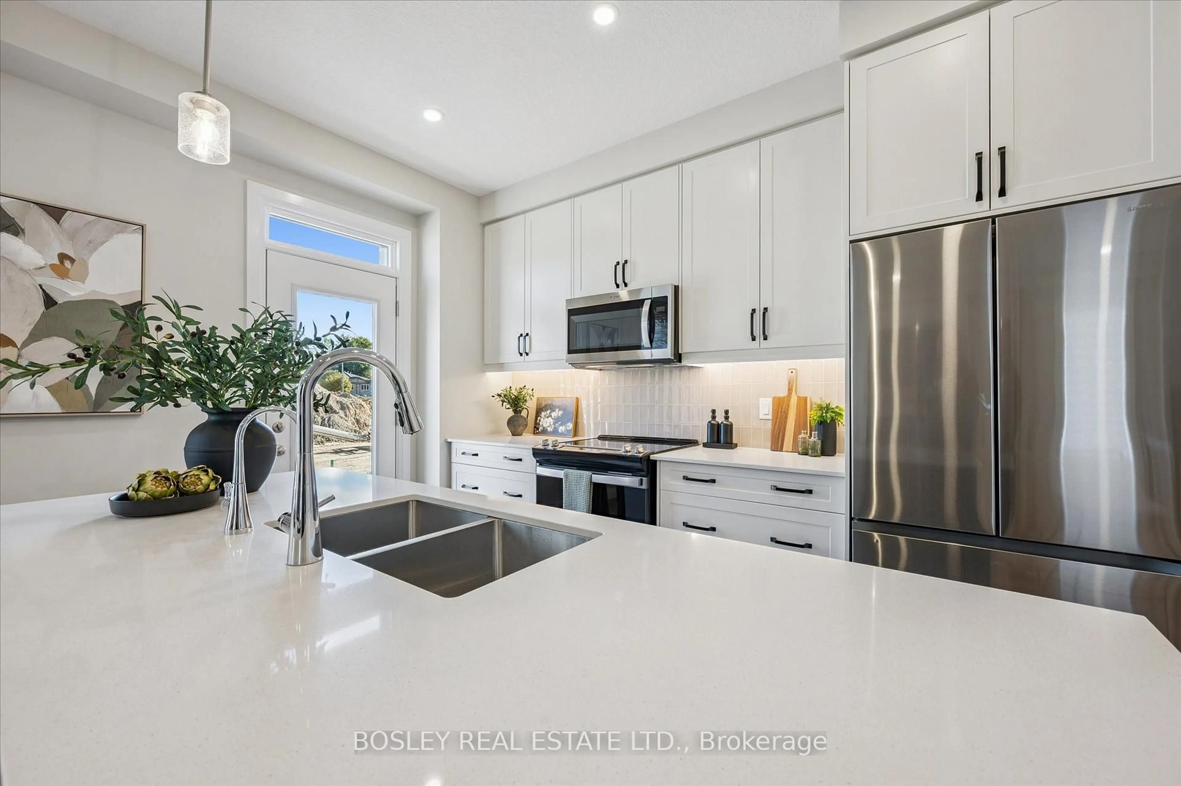 Open concept kitchen, ceramic/tile floor for 125 Catherine St, Wilmot Ontario N3A 2A3