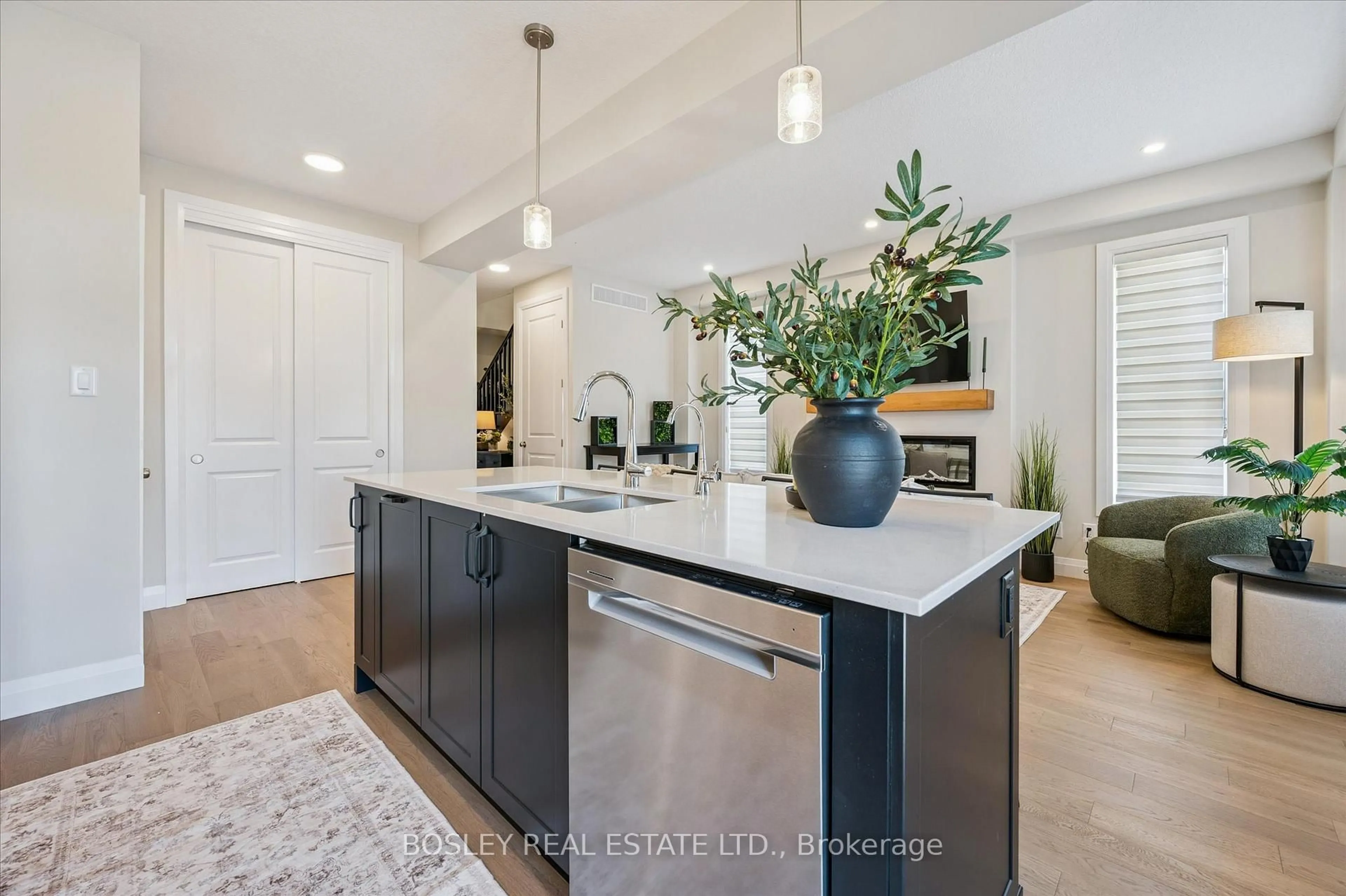 Open concept kitchen, ceramic/tile floor for 125 Catherine St, Wilmot Ontario N3A 2A3
