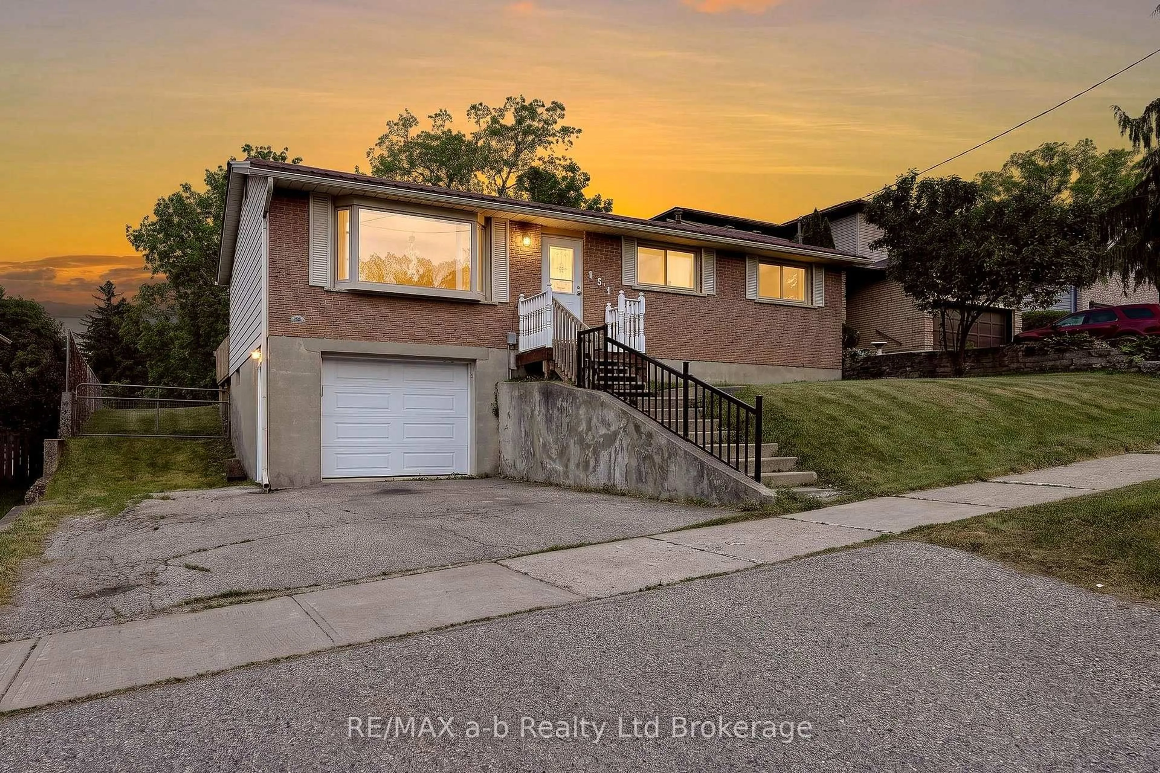 Unknown for 151 McKeand St, Ingersoll Ontario N5C 3J1