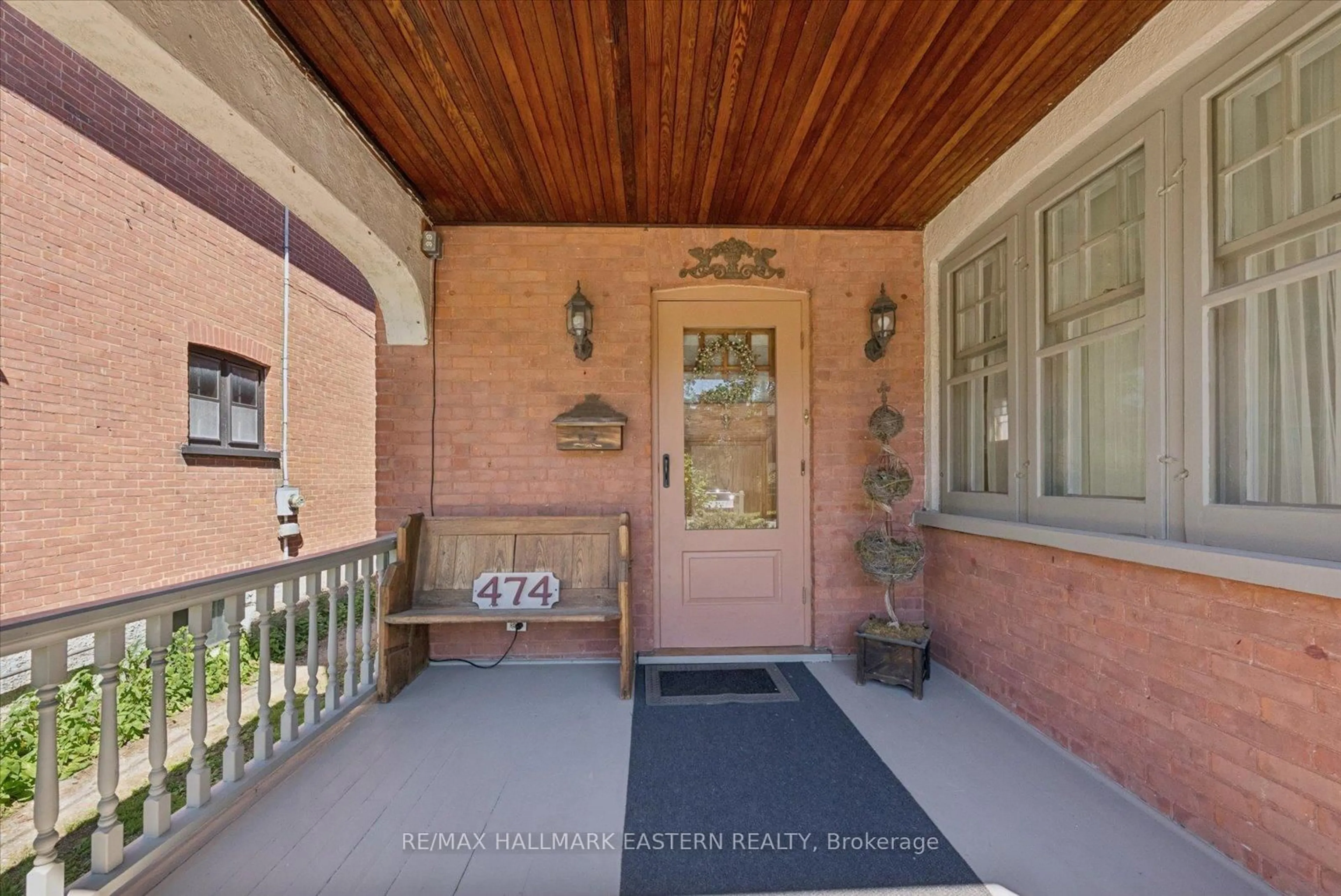 Indoor entryway for 474 Gilmour St, Peterborough Ontario K9H 2J9