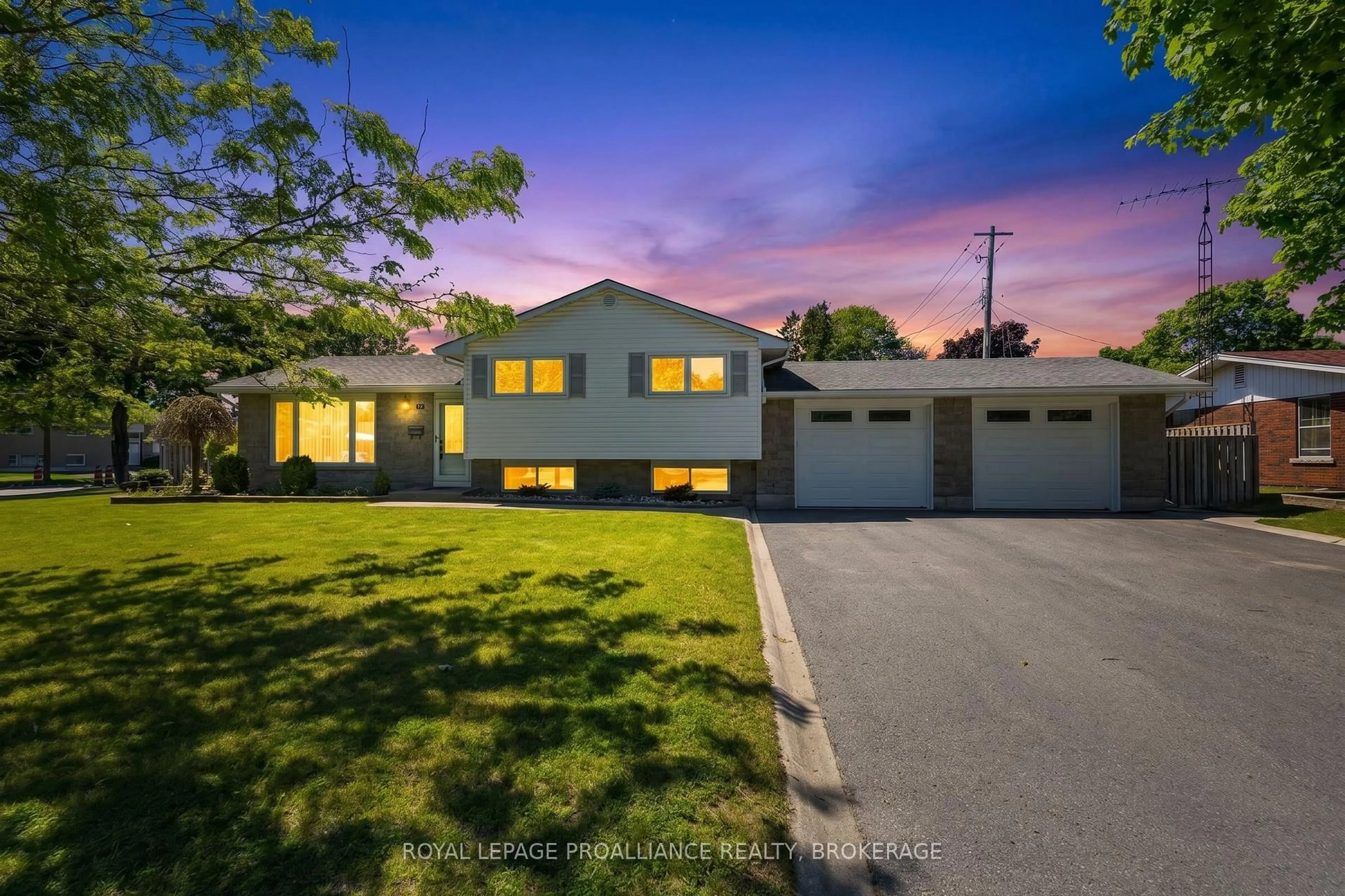 A pic from outside/outdoor area/front of a property/back of a property/a pic from drone, street for 6 Byron Cres, Kingston Ontario K7M 1H7