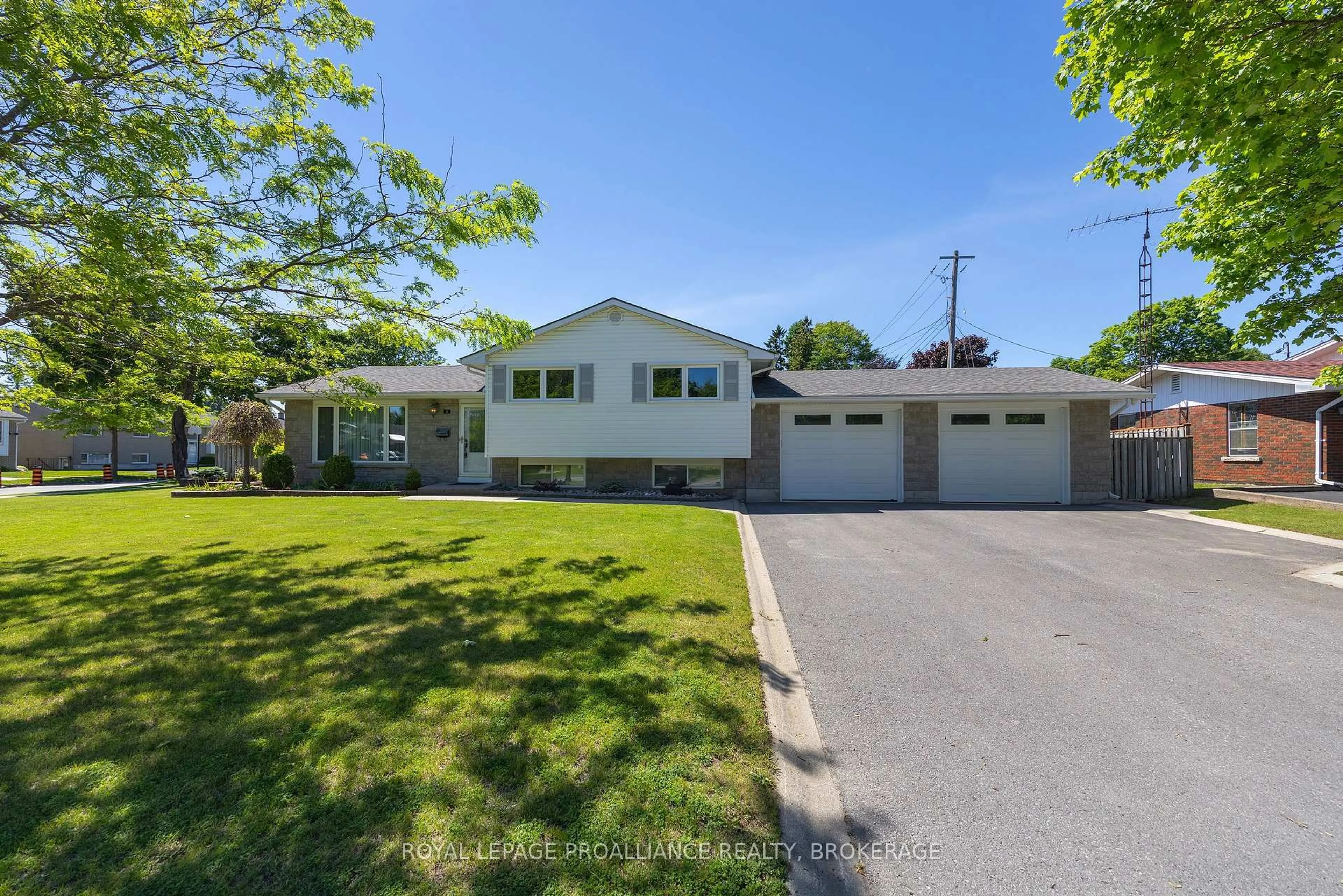 A pic from outside/outdoor area/front of a property/back of a property/a pic from drone, street for 6 Byron Cres, Kingston Ontario K7M 1H7