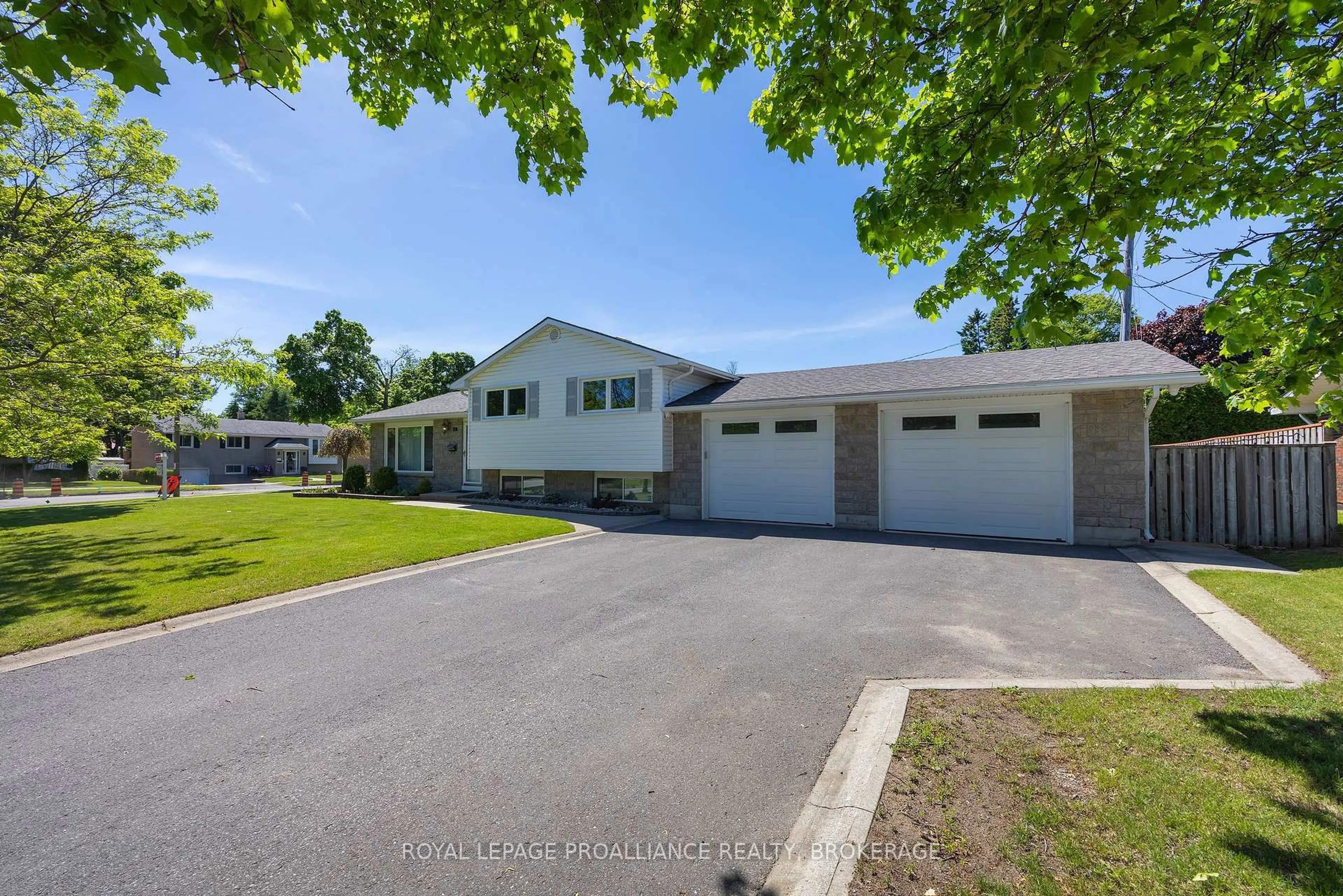 A pic from outside/outdoor area/front of a property/back of a property/a pic from drone, street for 6 Byron Cres, Kingston Ontario K7M 1H7