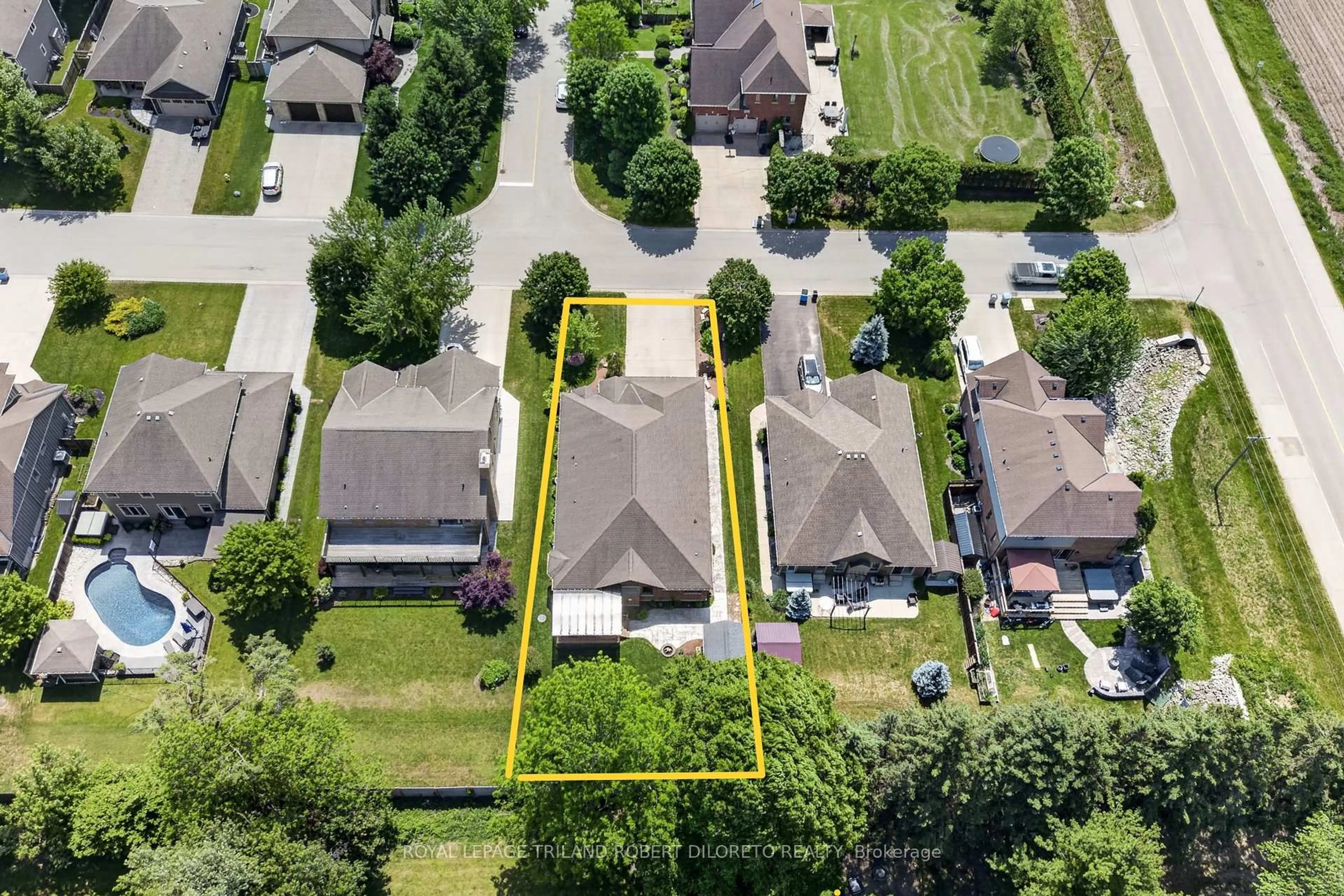 A pic from outside/outdoor area/front of a property/back of a property/a pic from drone, street for 103 Union Ave, Middlesex Centre Ontario N0L 1R0