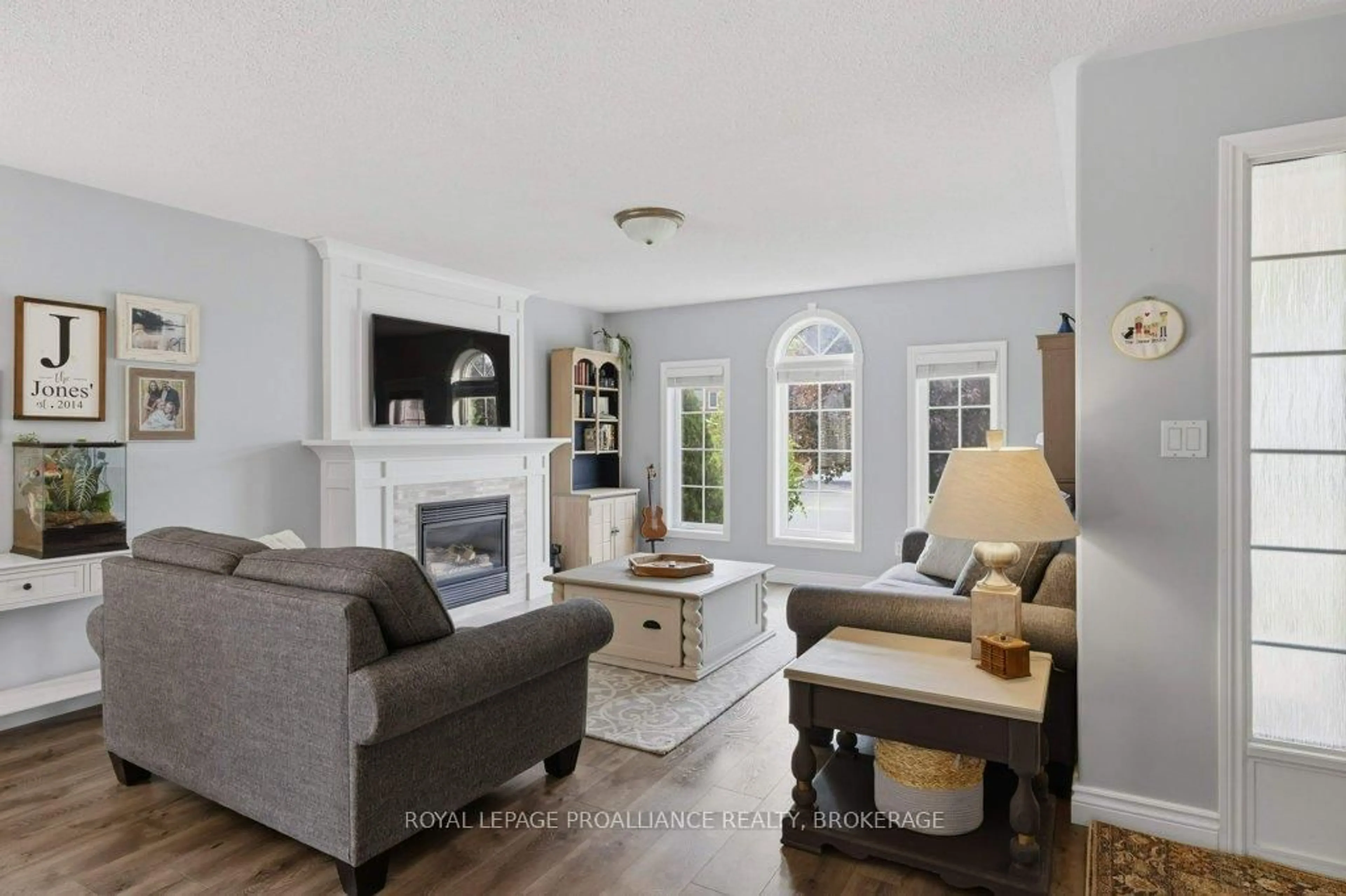 Living room with furniture, unknown for 600 Shiloh Ave, Kingston Ontario K7M 8V9