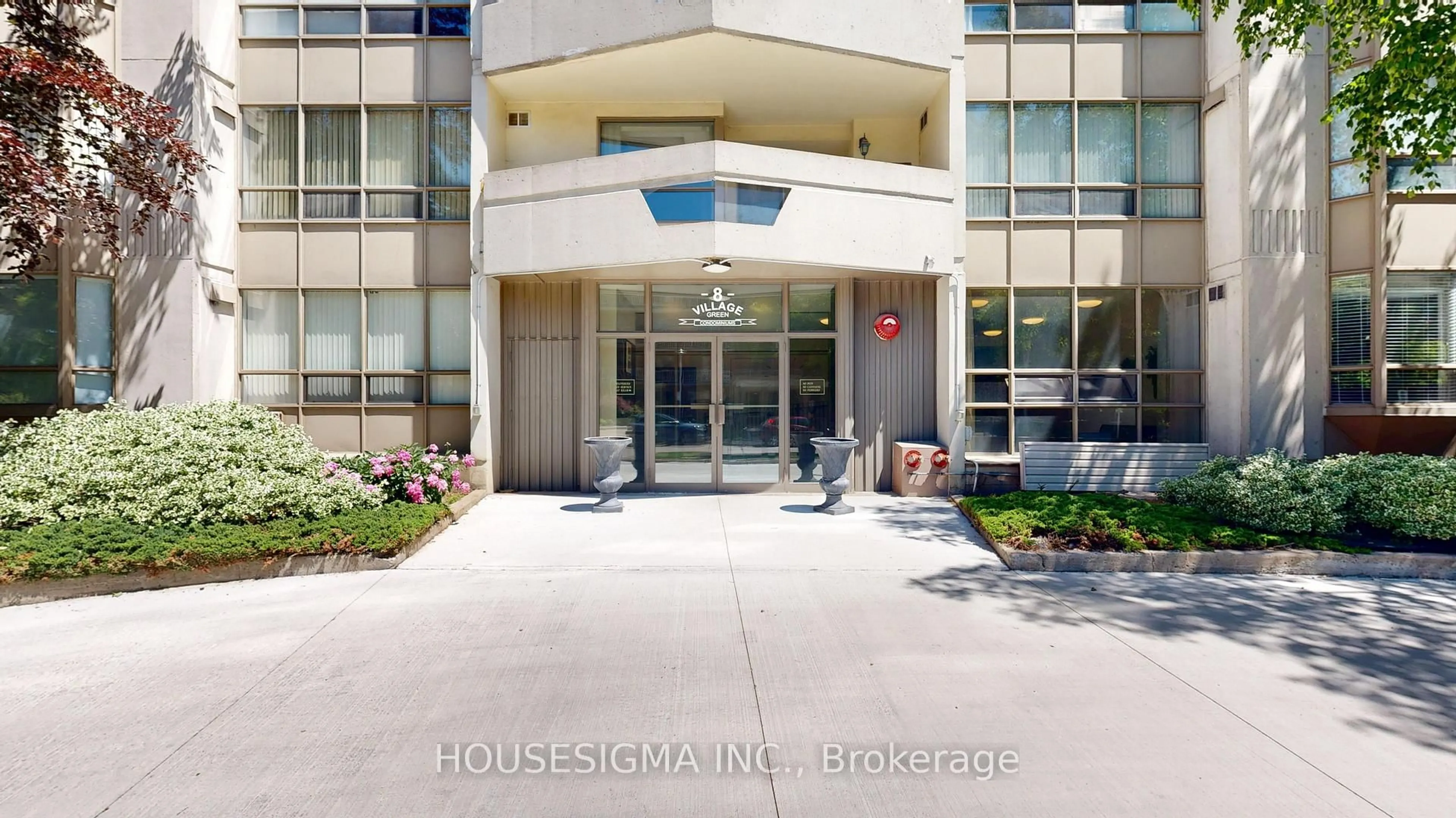 Indoor foyer for 8 Village Green Blvd #309, Hamilton Ontario L8G 5B8