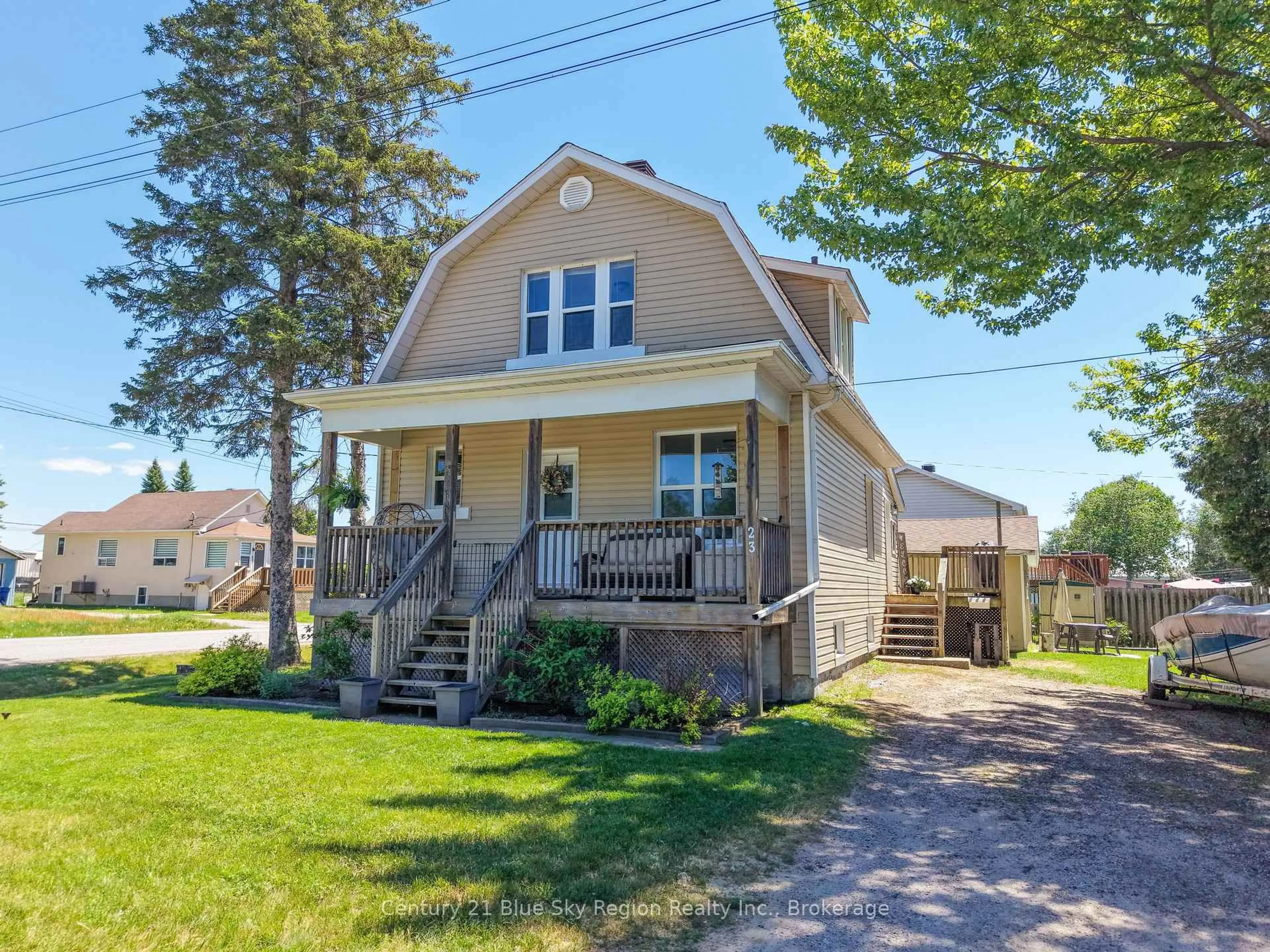 Home with vinyl exterior material, street for 23 George St, North Bay Ontario P1A 1C2