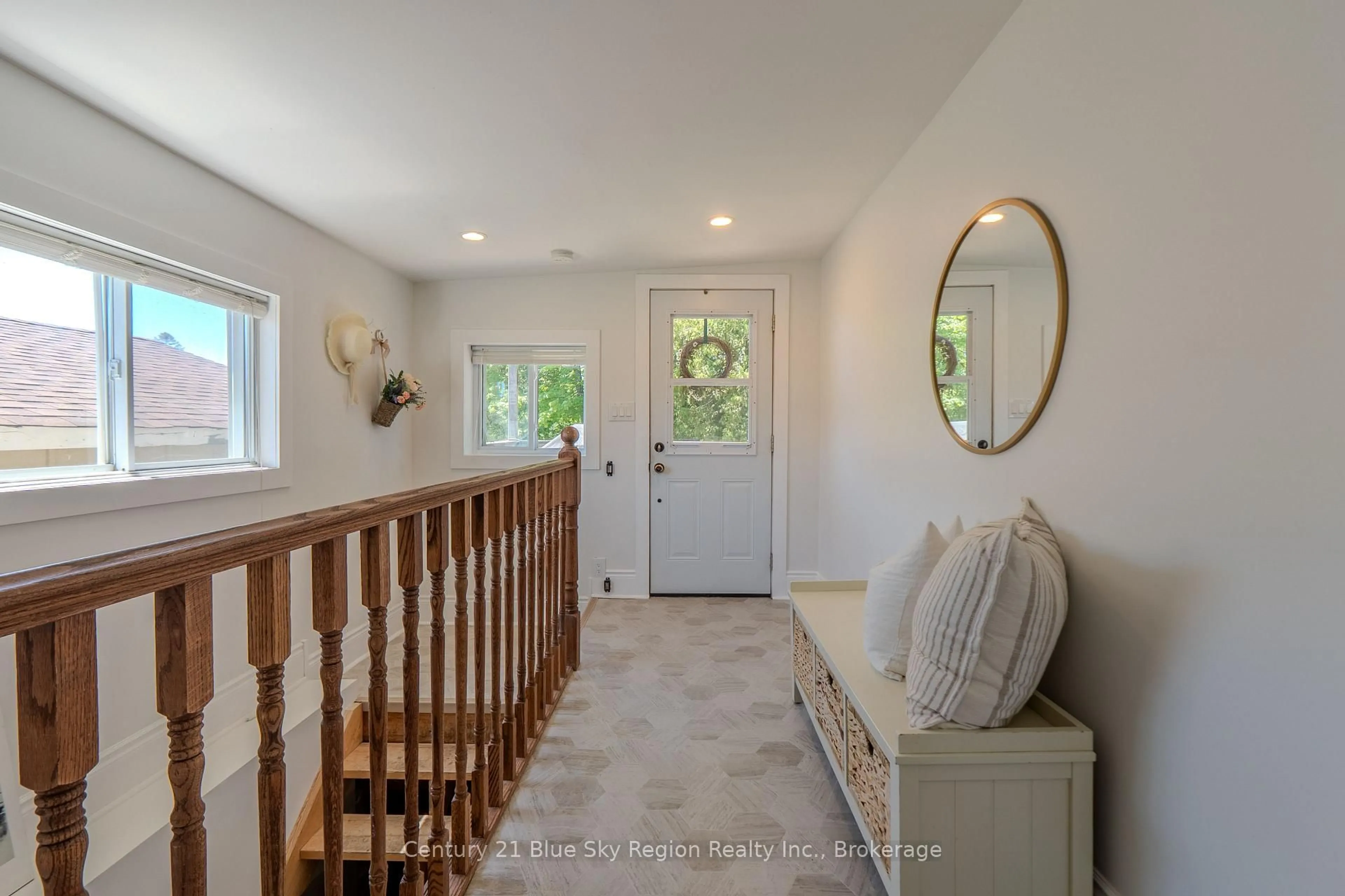 Indoor entryway for 23 George St, North Bay Ontario P1A 1C2
