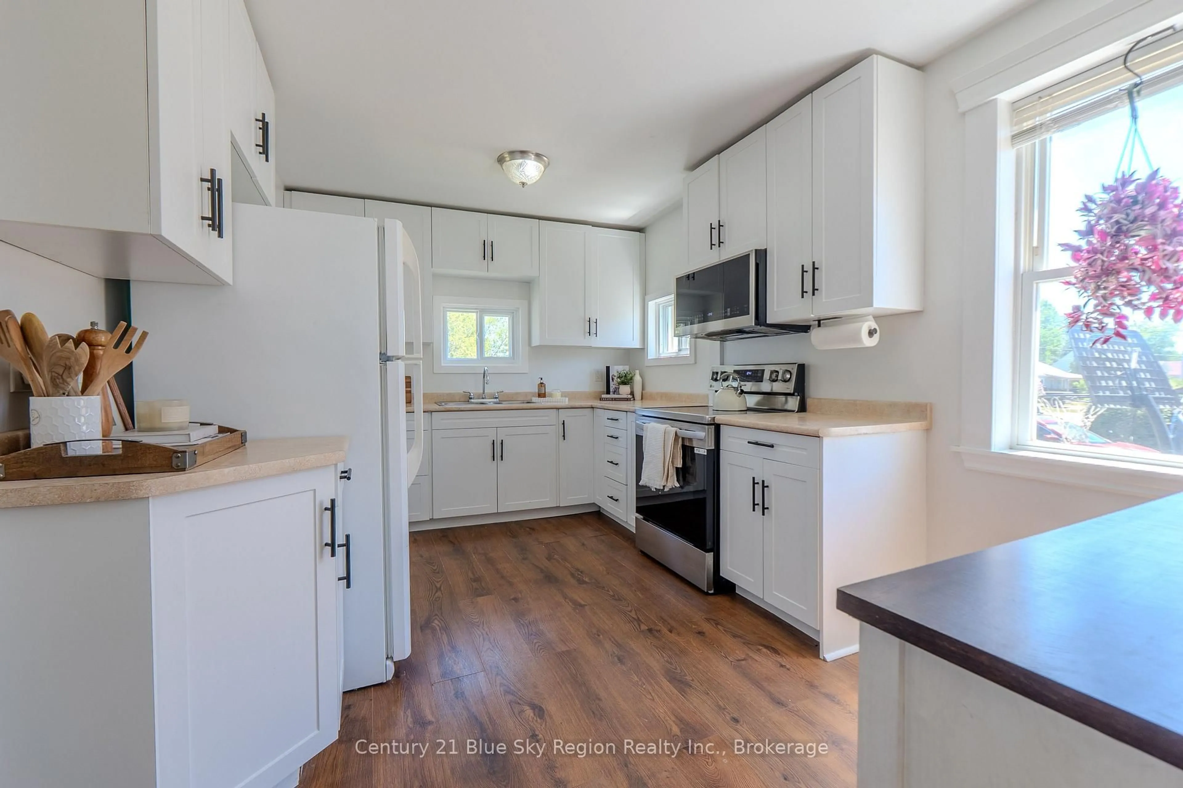 Standard kitchen, unknown for 23 George St, North Bay Ontario P1A 1C2