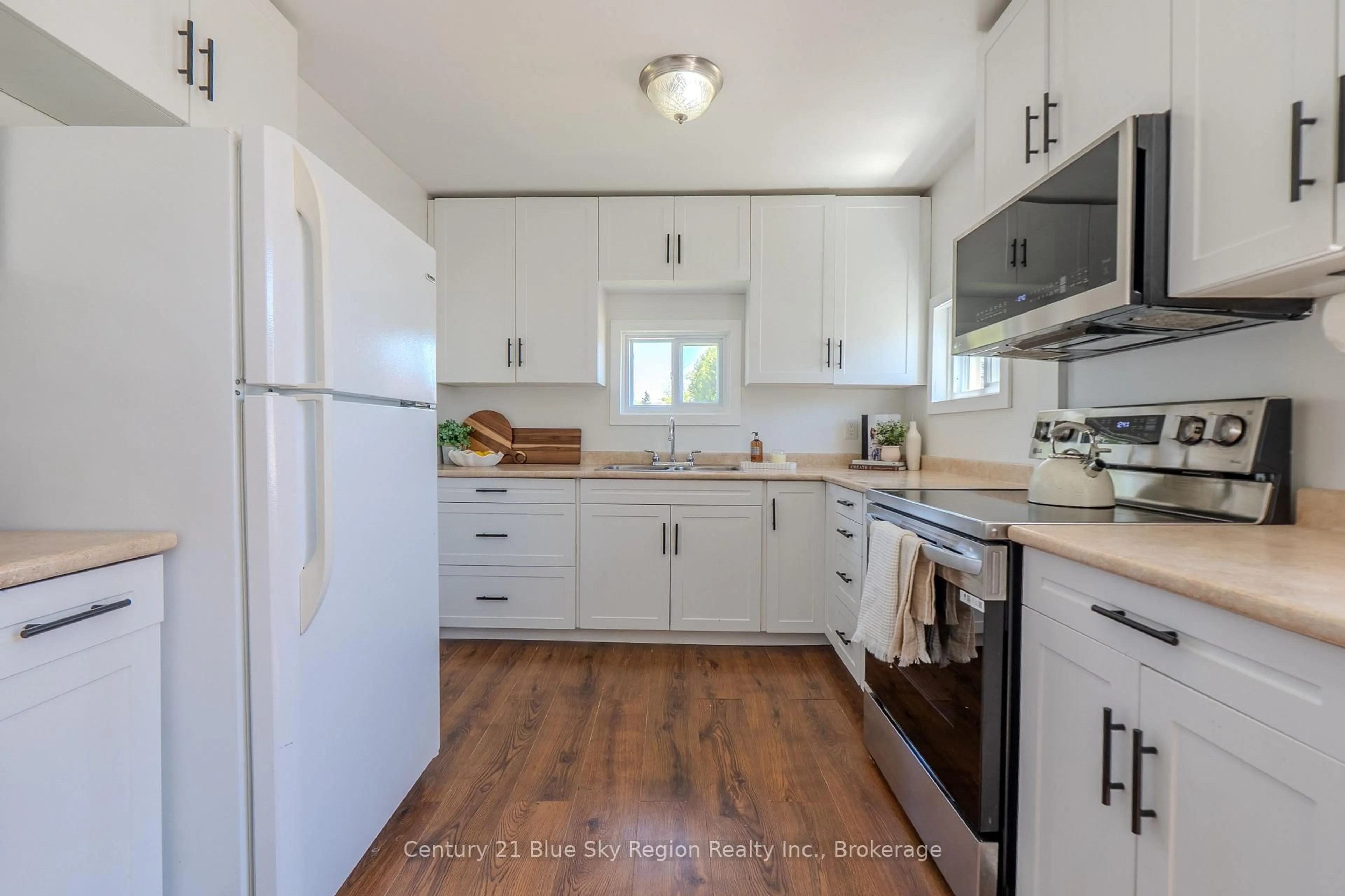 Standard kitchen, unknown for 23 George St, North Bay Ontario P1A 1C2