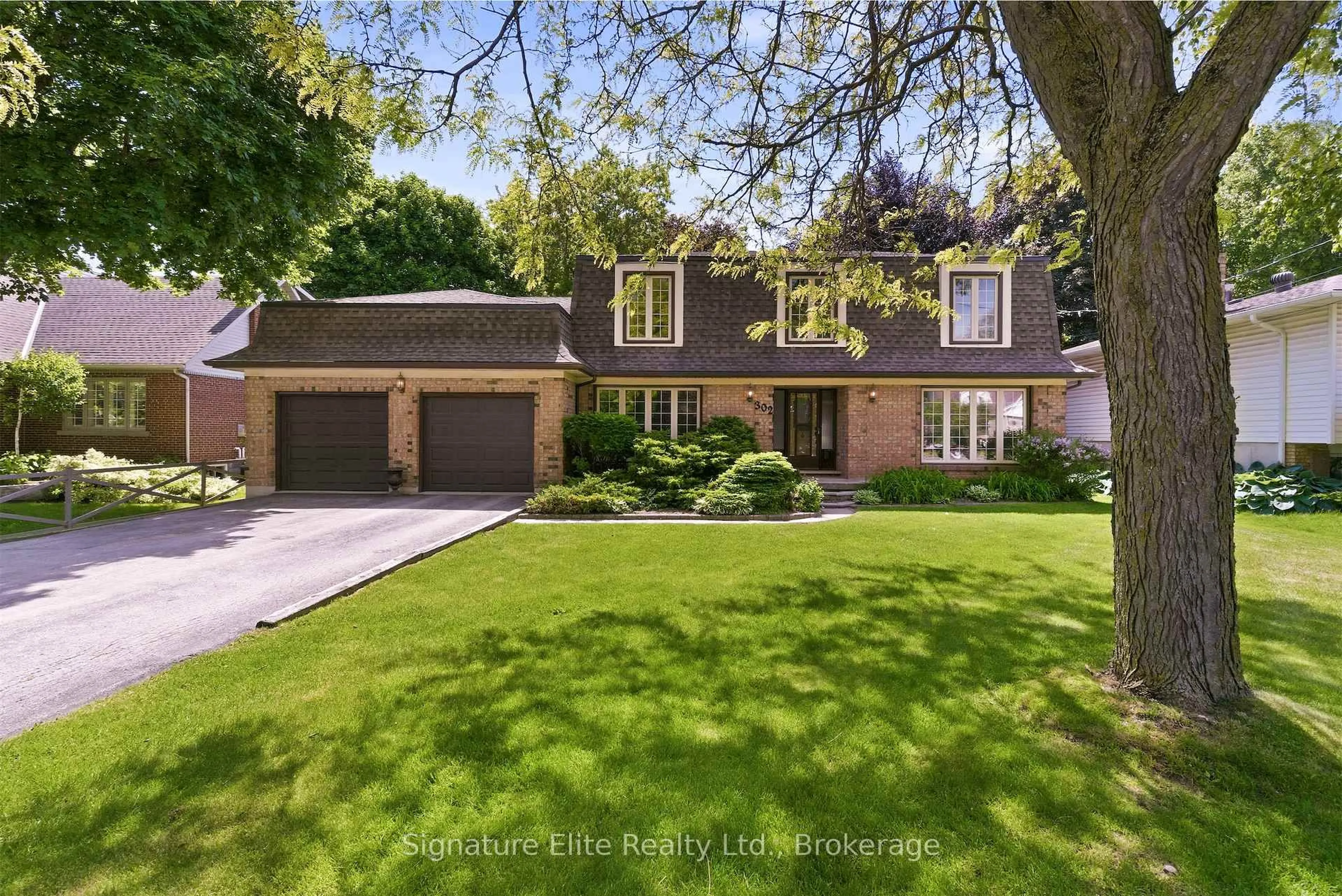 A pic from outside/outdoor area/front of a property/back of a property/a pic from drone, street for 302 Parkside Dr, Hamilton Ontario L0R 2H0