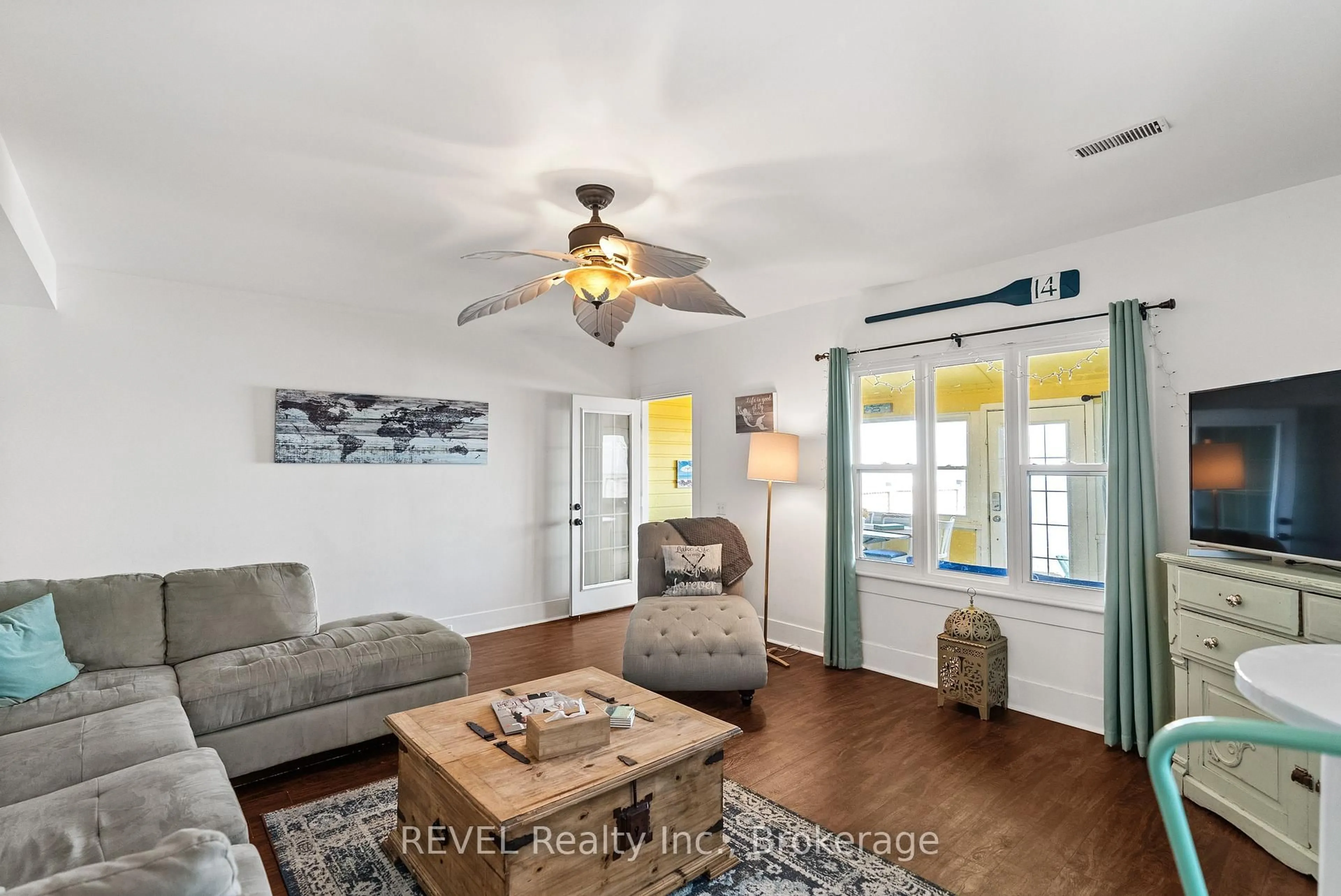 Living room with furniture, unknown for 3819 Terrace Lane, Fort Erie Ontario L0S 1B0