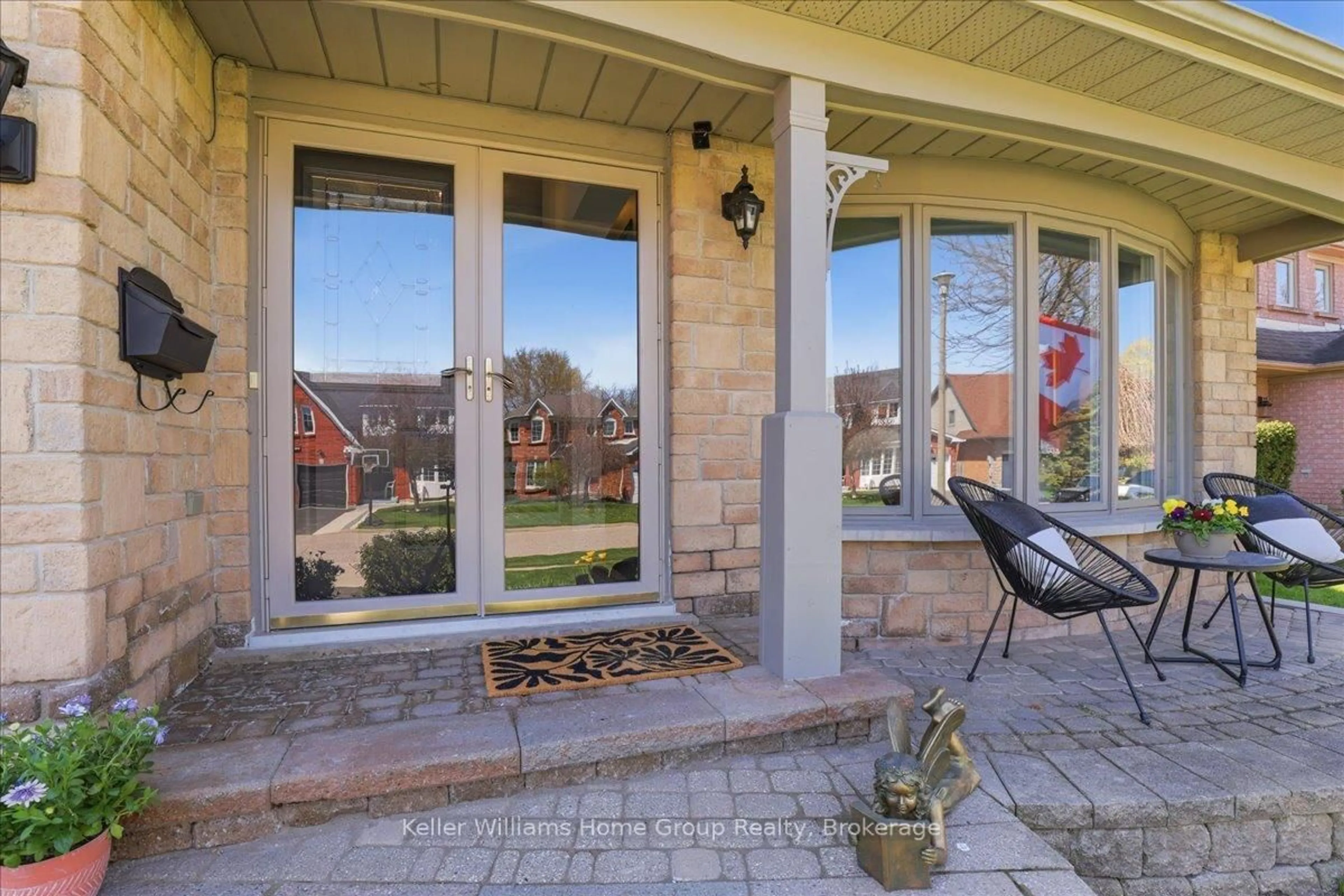Patio, street for 19 Forestview Dr, Cambridge Ontario N1T 1V1