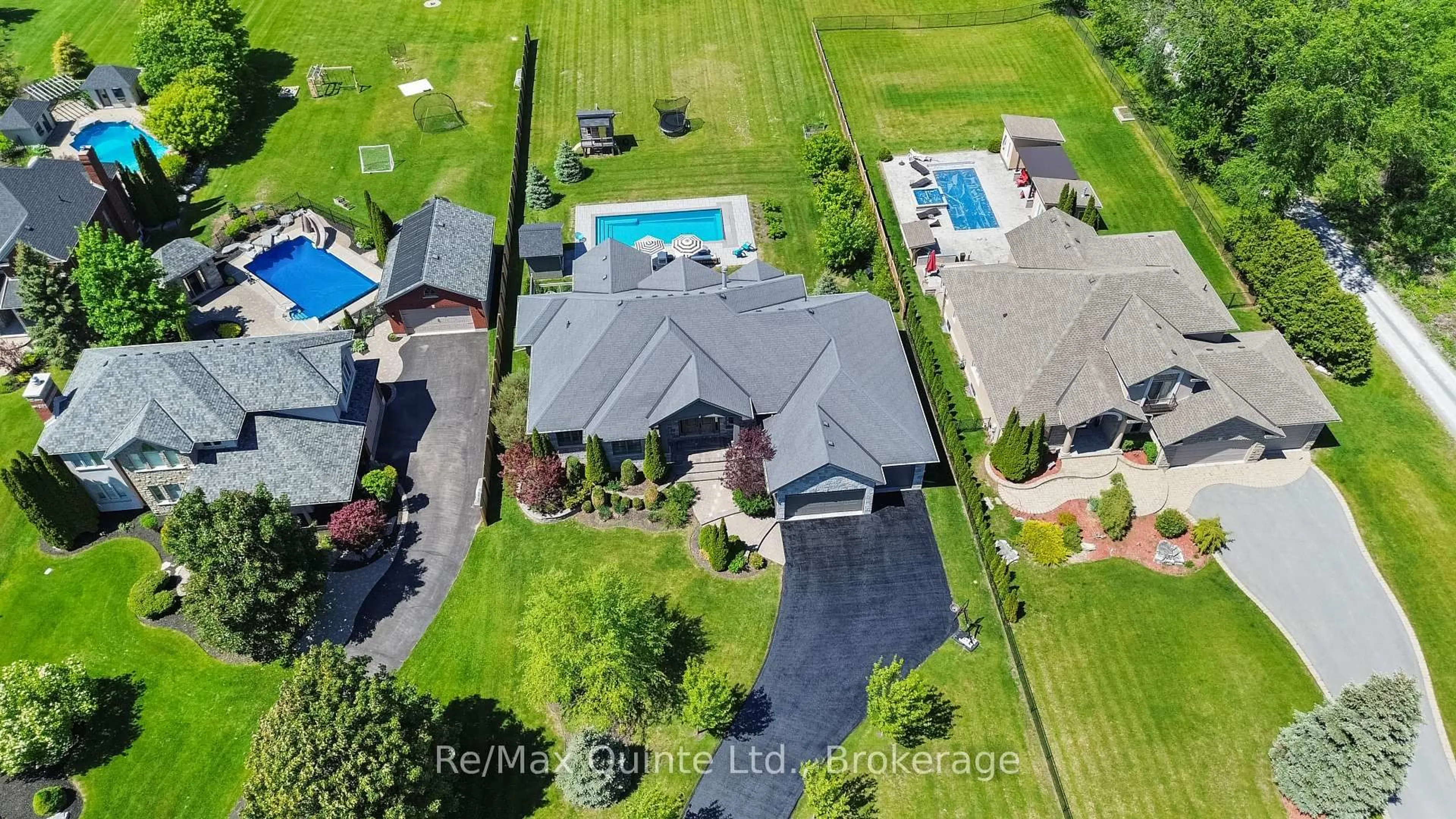 A pic from outside/outdoor area/front of a property/back of a property/a pic from drone, unknown for 54 Settlers Landing Dr, Quinte West Ontario K8R 0A9