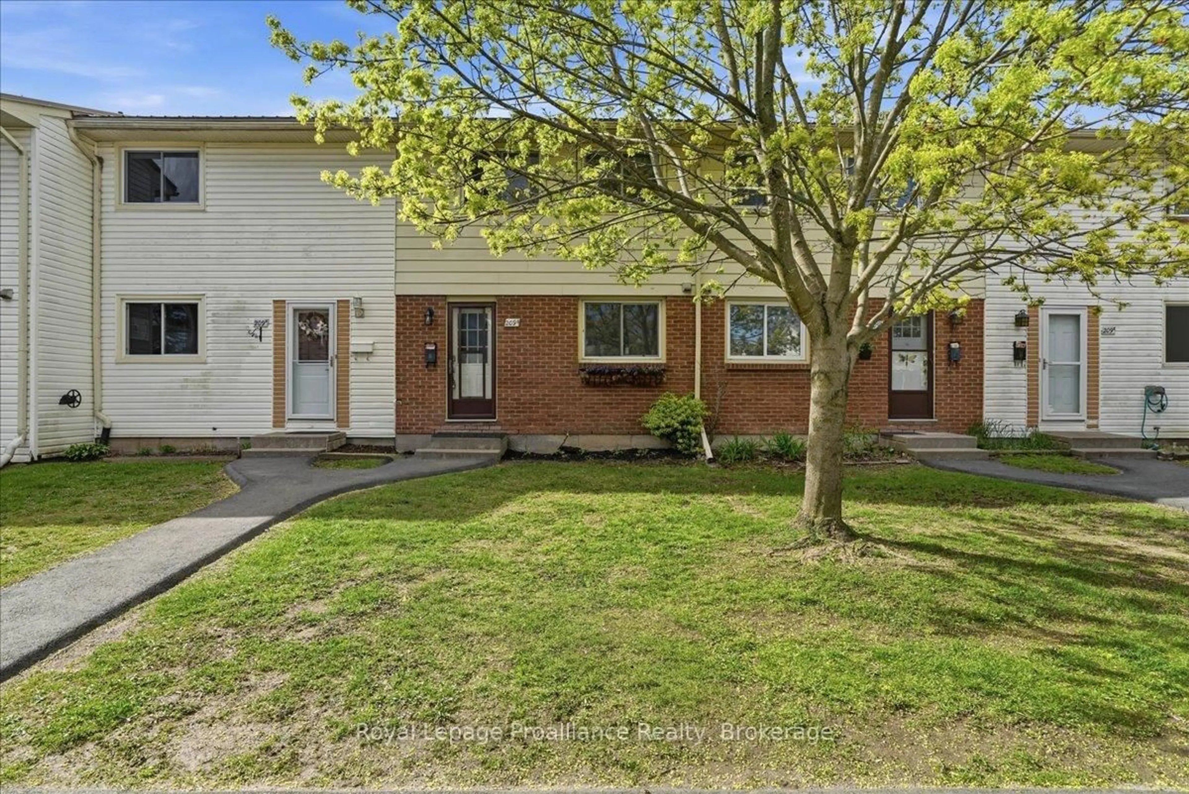 A pic from outside/outdoor area/front of a property/back of a property/a pic from drone, street for 209 North Park St #G, Belleville Ontario K8P 4T9