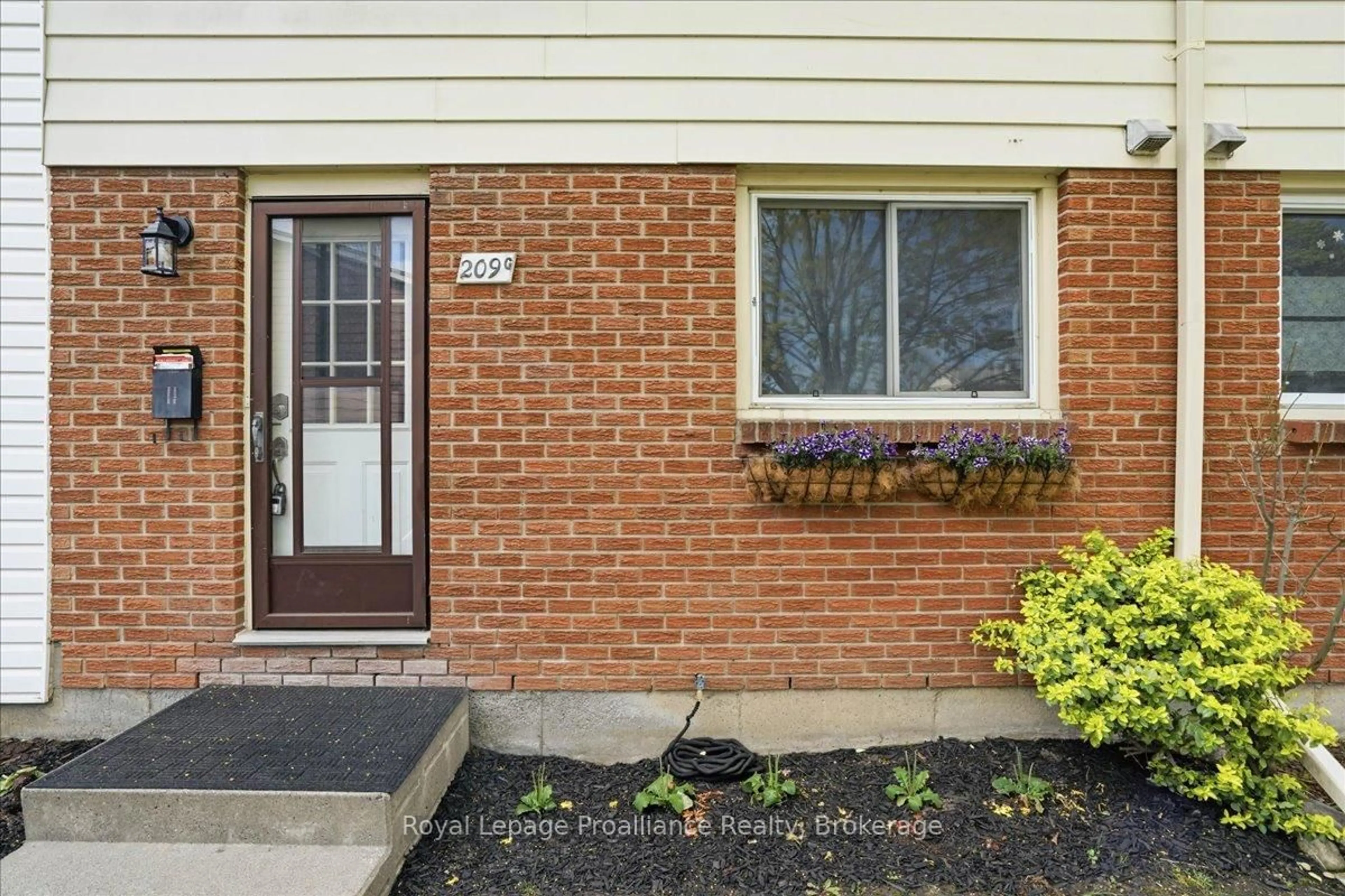 Unknown for 209 North Park St #G, Belleville Ontario K8P 4T9