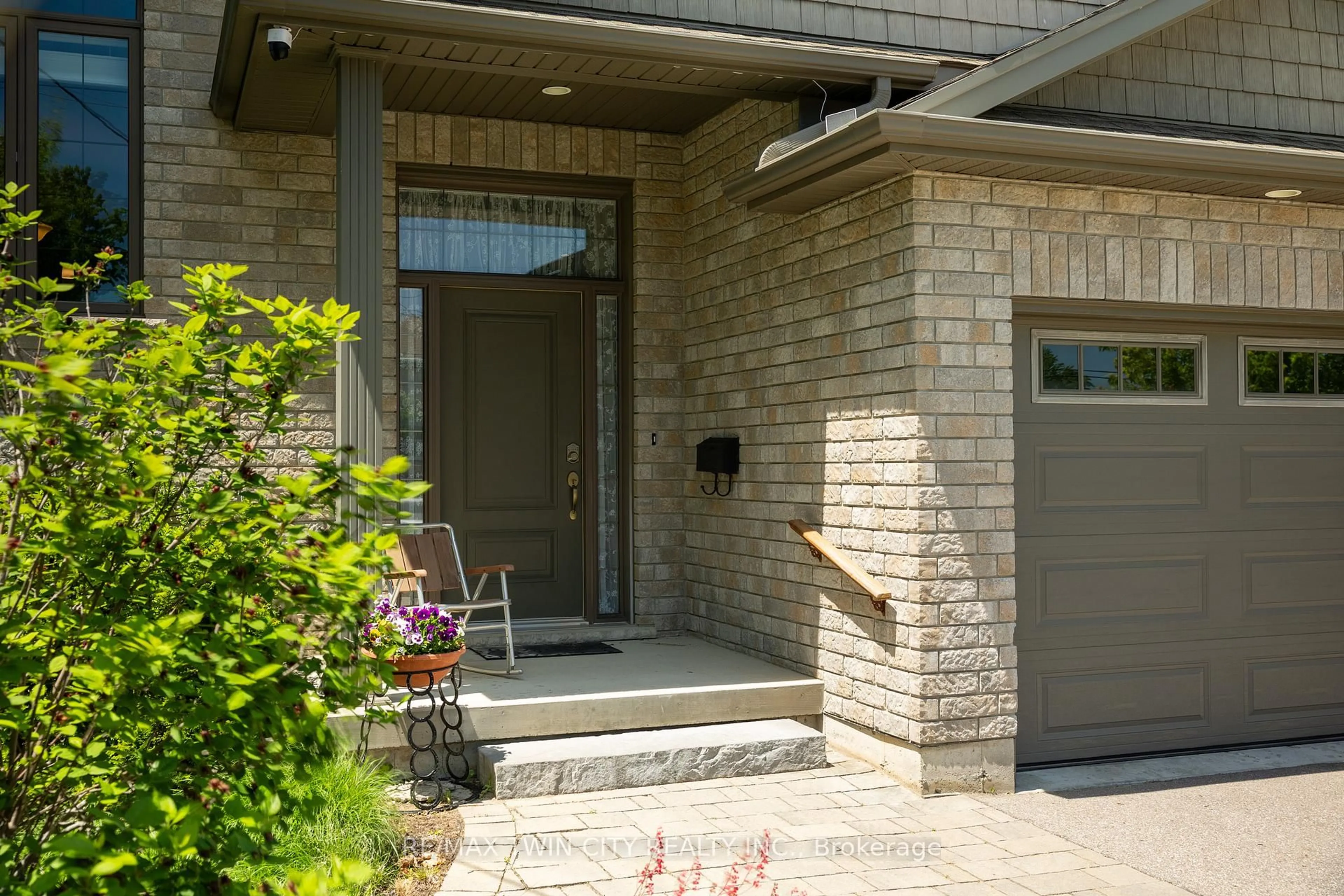 Home with brick exterior material, street for 185 MOUNT PLEASANT St, Brantford Ontario N3T 1T6