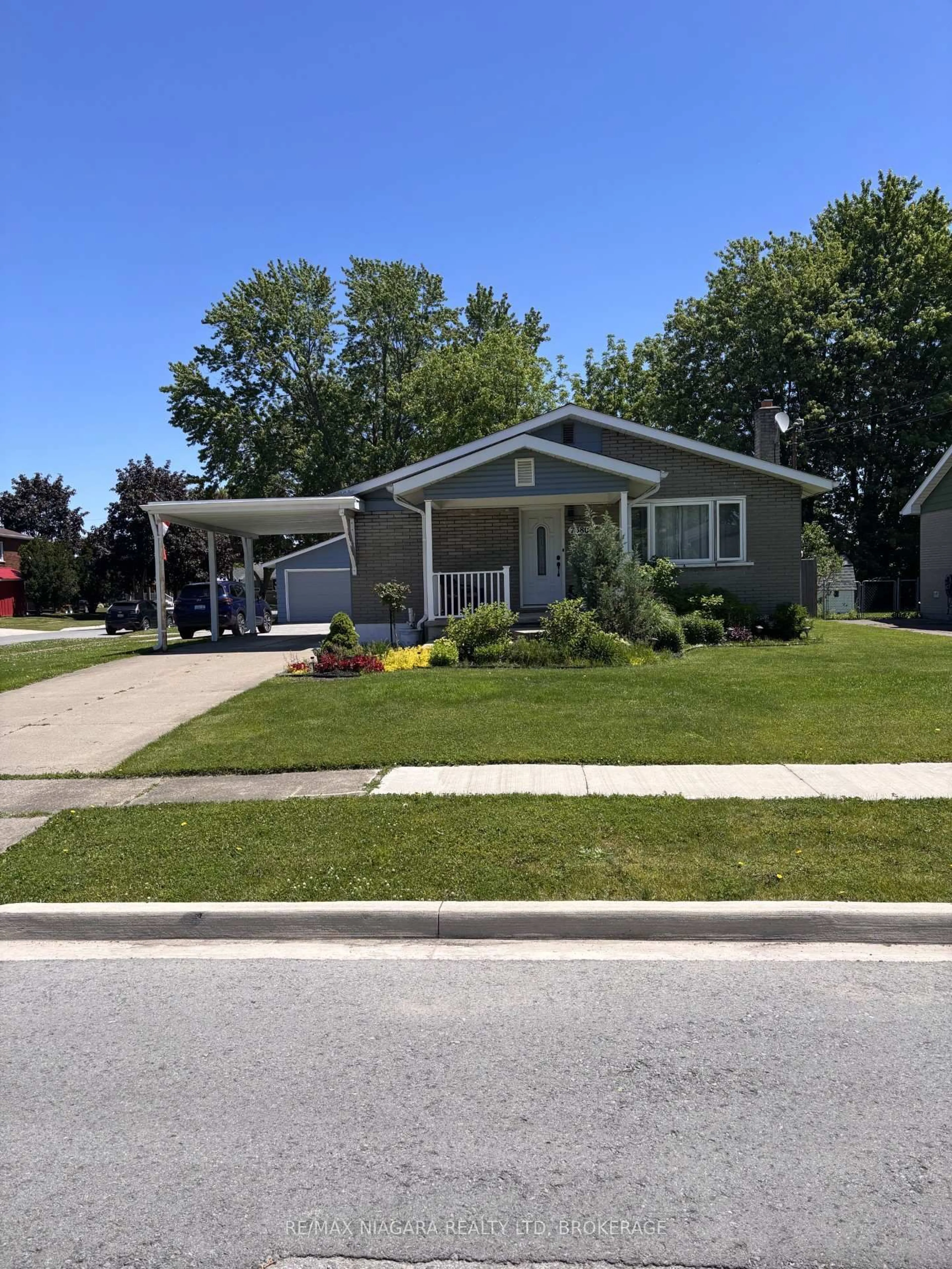 Home with vinyl exterior material, street for 7380 Marieclaude Ave, Niagara Falls Ontario L2G 5L9