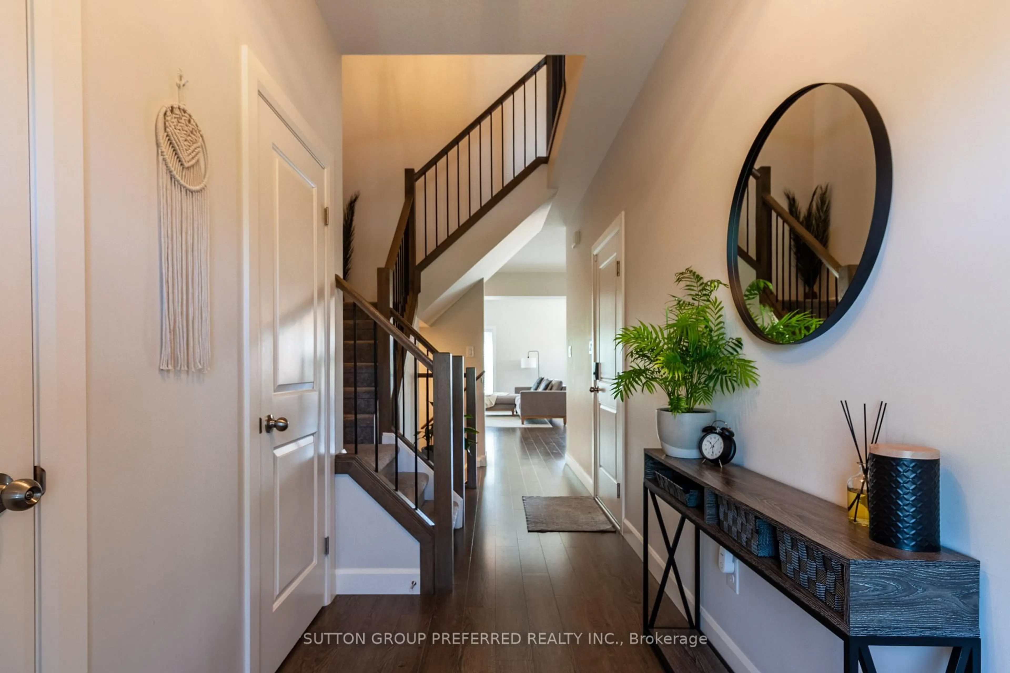 Indoor entryway for 600 Guiness Way #30, London North Ontario N5X 0N4