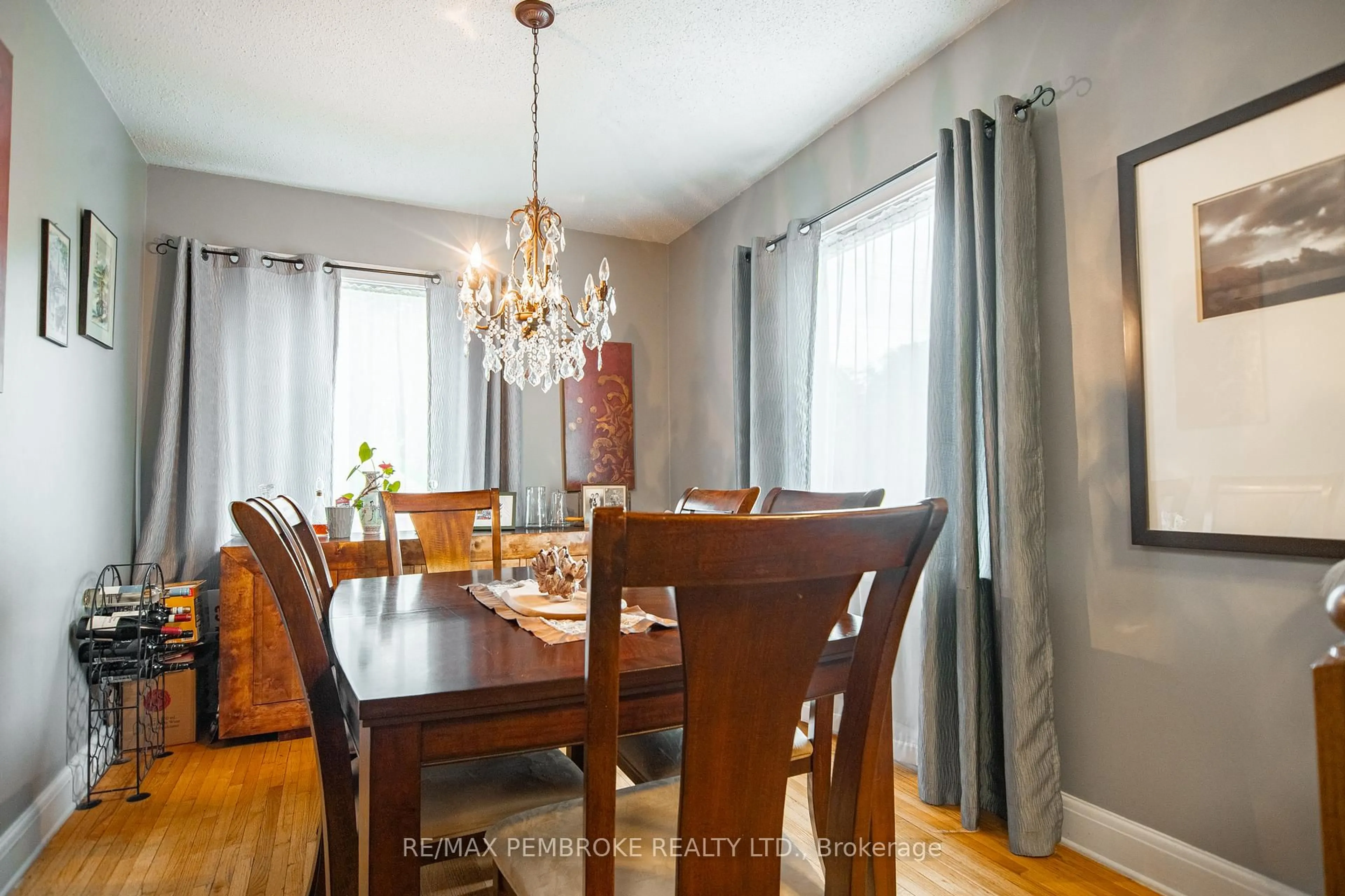 Dining room, wood/laminate floor for 320 Mackay St, Pembroke Ontario K8A 1C7
