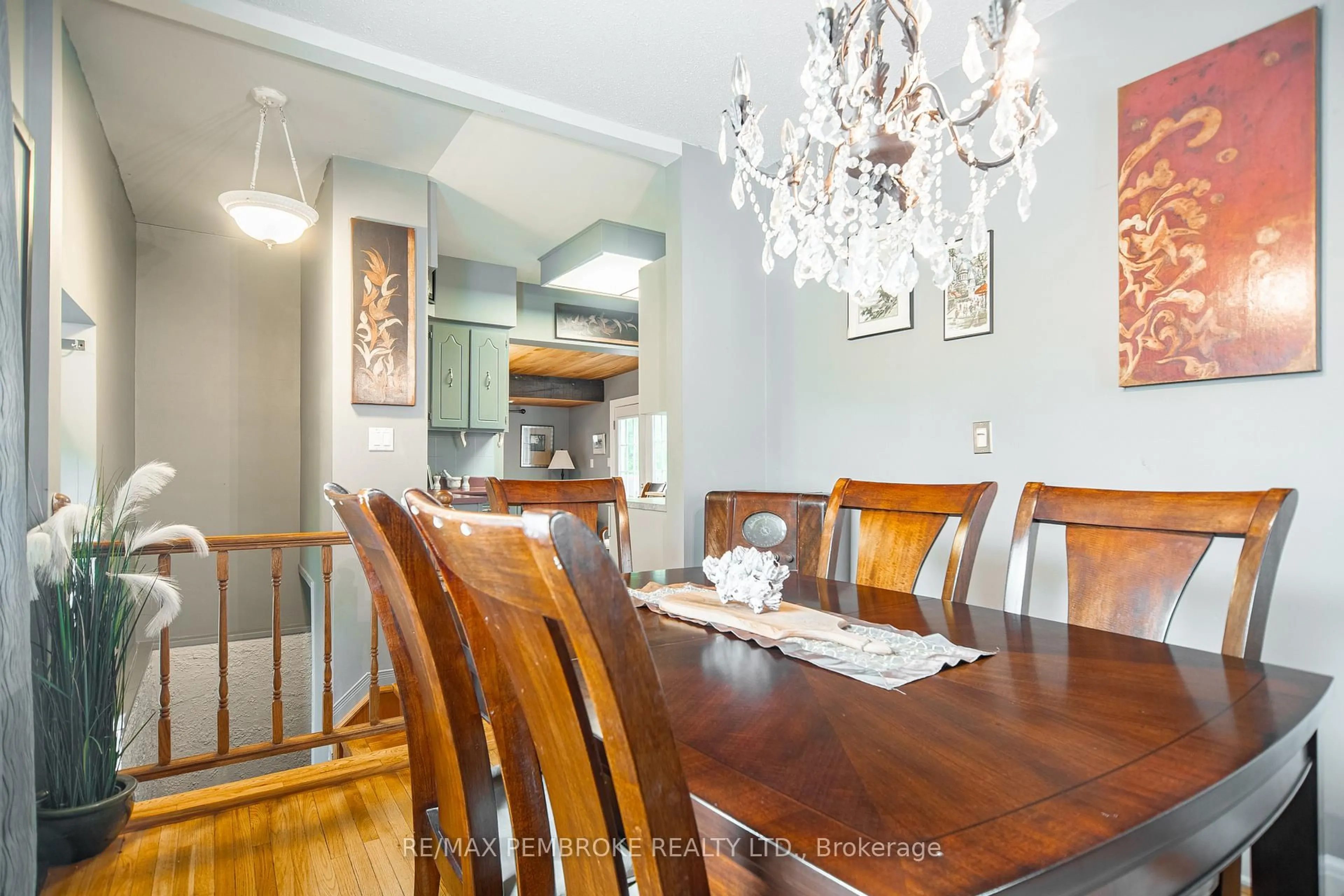 Dining room, wood/laminate floor for 320 Mackay St, Pembroke Ontario K8A 1C7