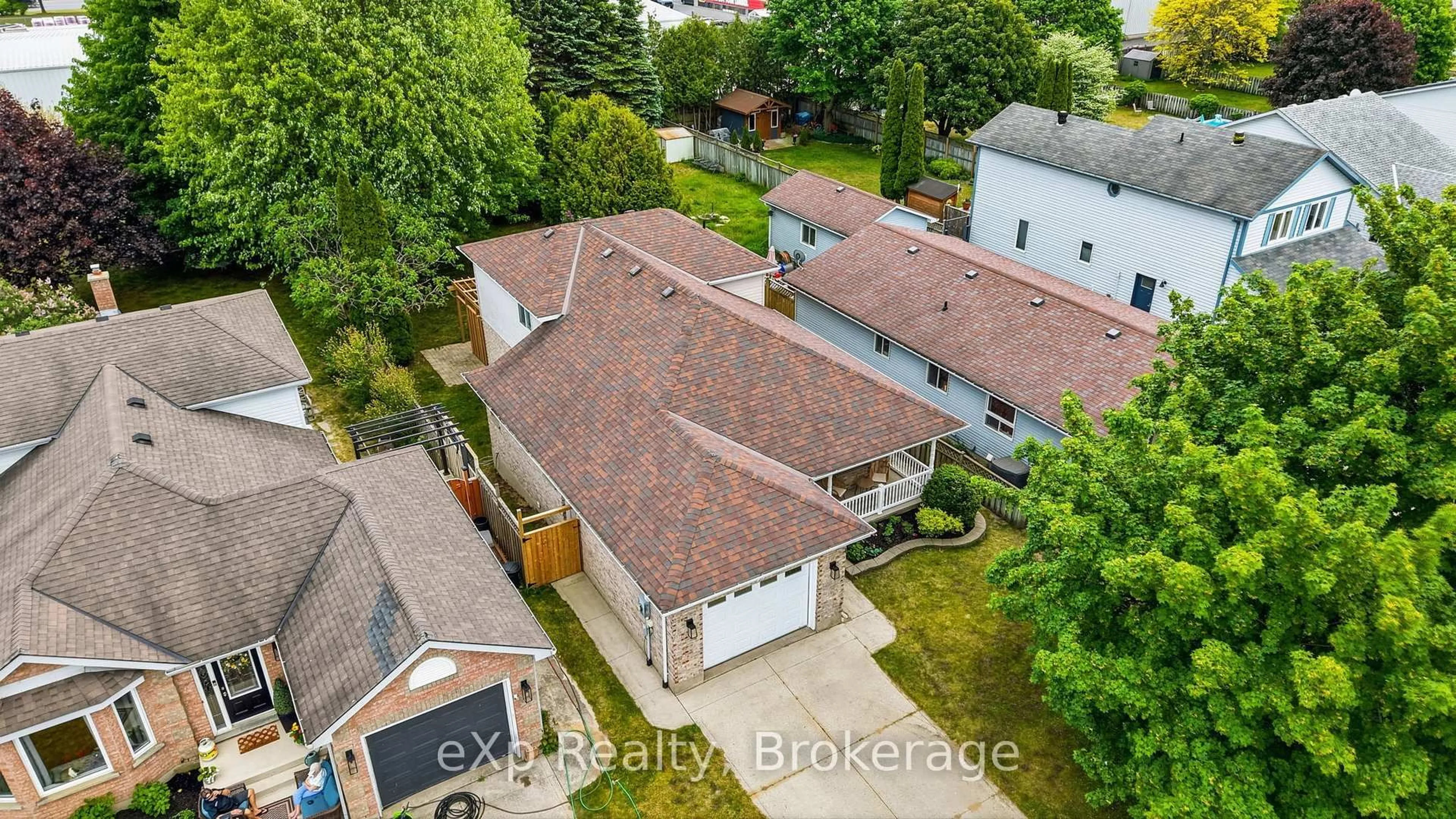 A pic from outside/outdoor area/front of a property/back of a property/a pic from drone, street for 957 Waterloo St, Saugeen Shores Ontario N0H 2C2