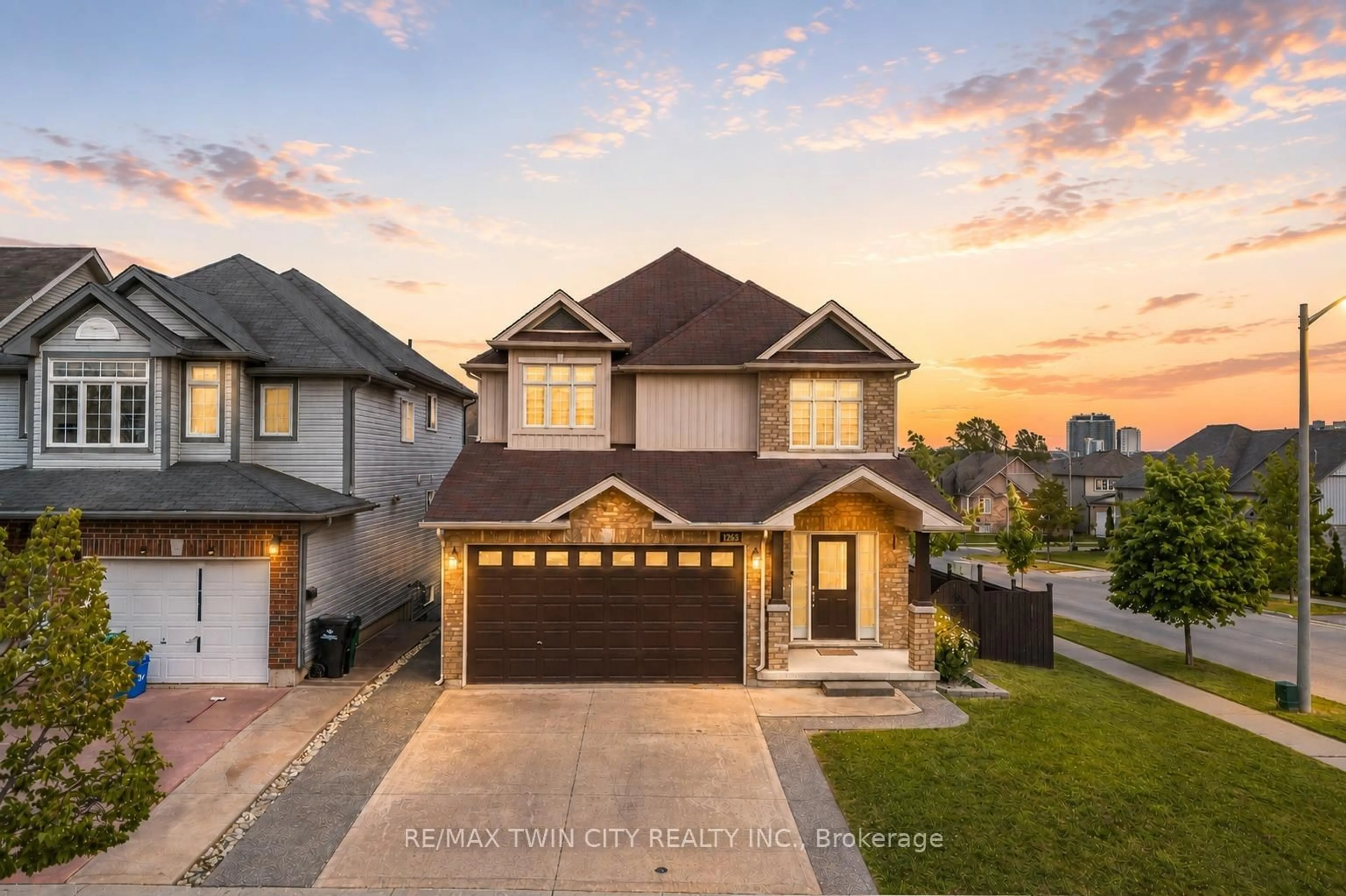 A pic from outside/outdoor area/front of a property/back of a property/a pic from drone, street for 1263 Countrystone Dr, Kitchener Ontario N2N 3S4
