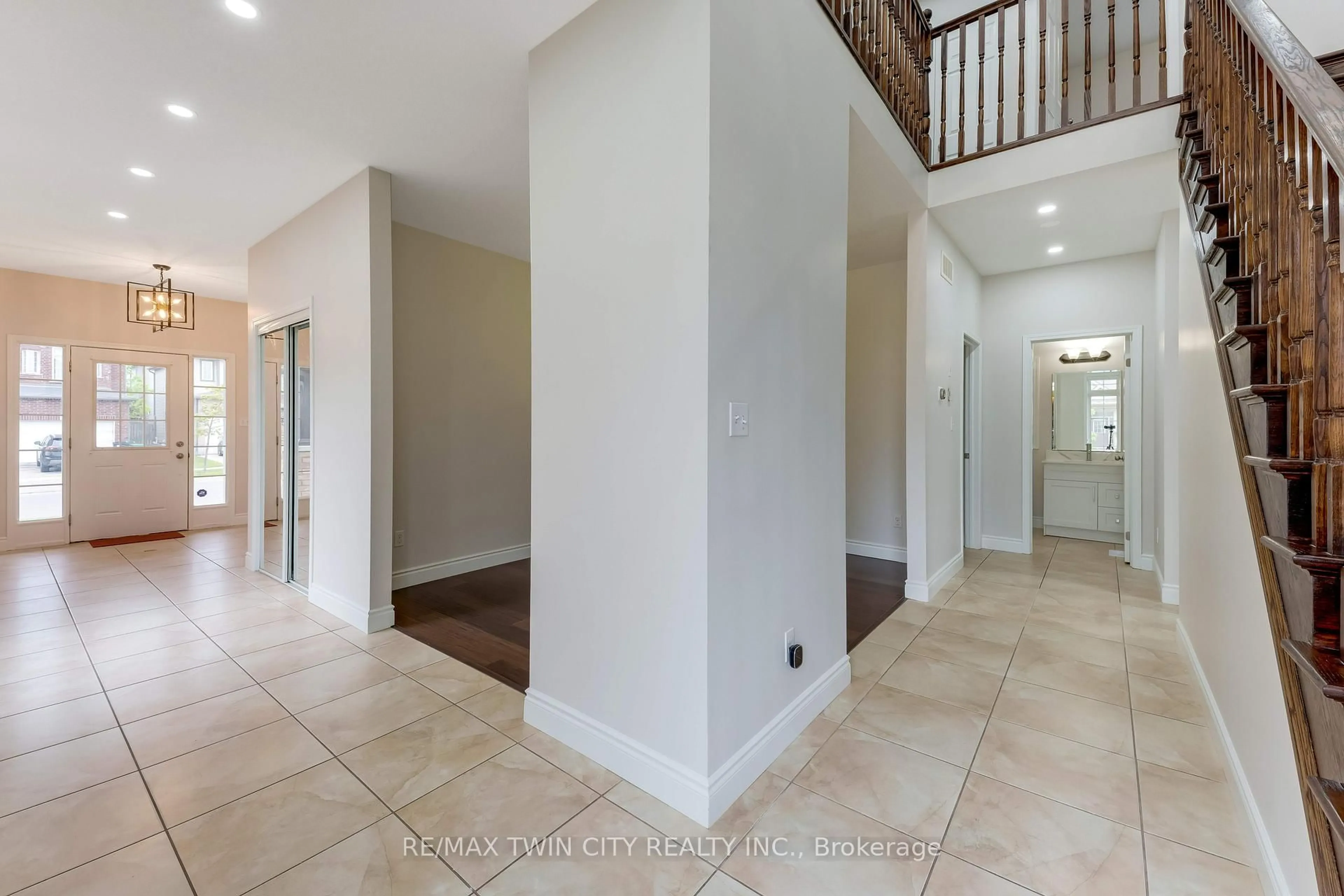 Indoor entryway for 1263 Countrystone Dr, Kitchener Ontario N2N 3S4
