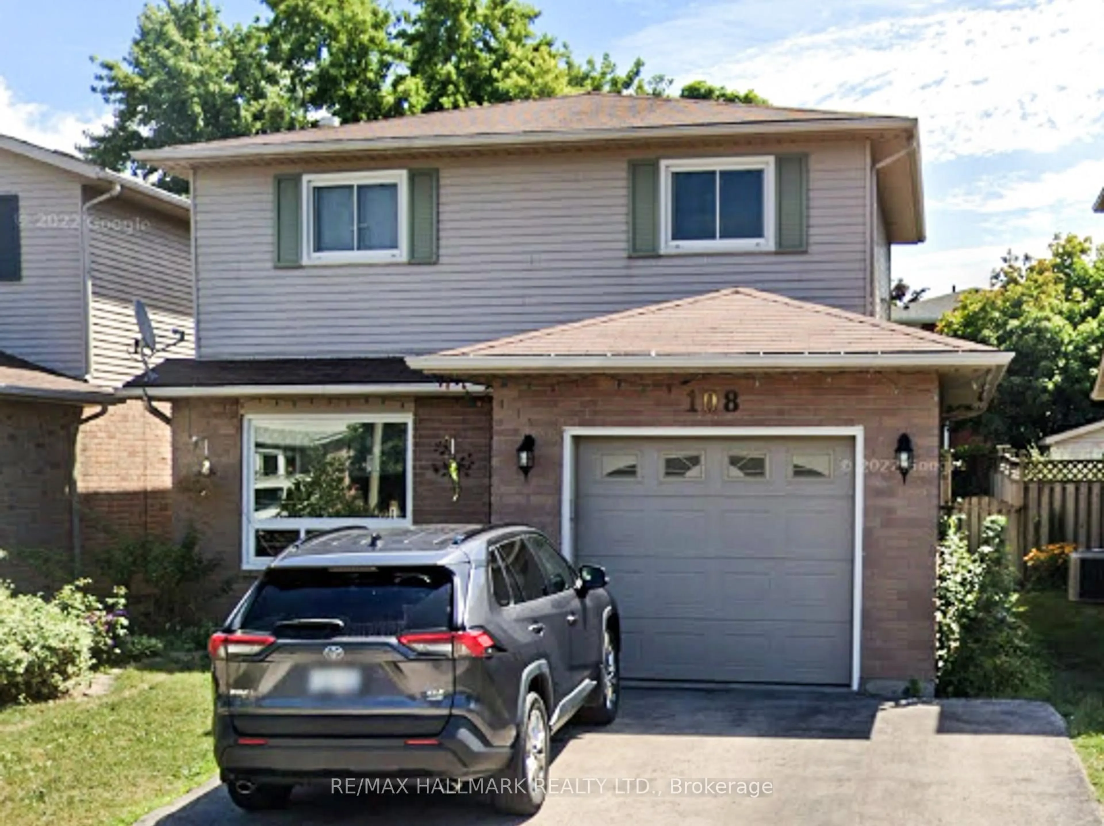 Home with vinyl exterior material, street for 108 Broughton Ave, Hamilton Ontario L8W 3S7