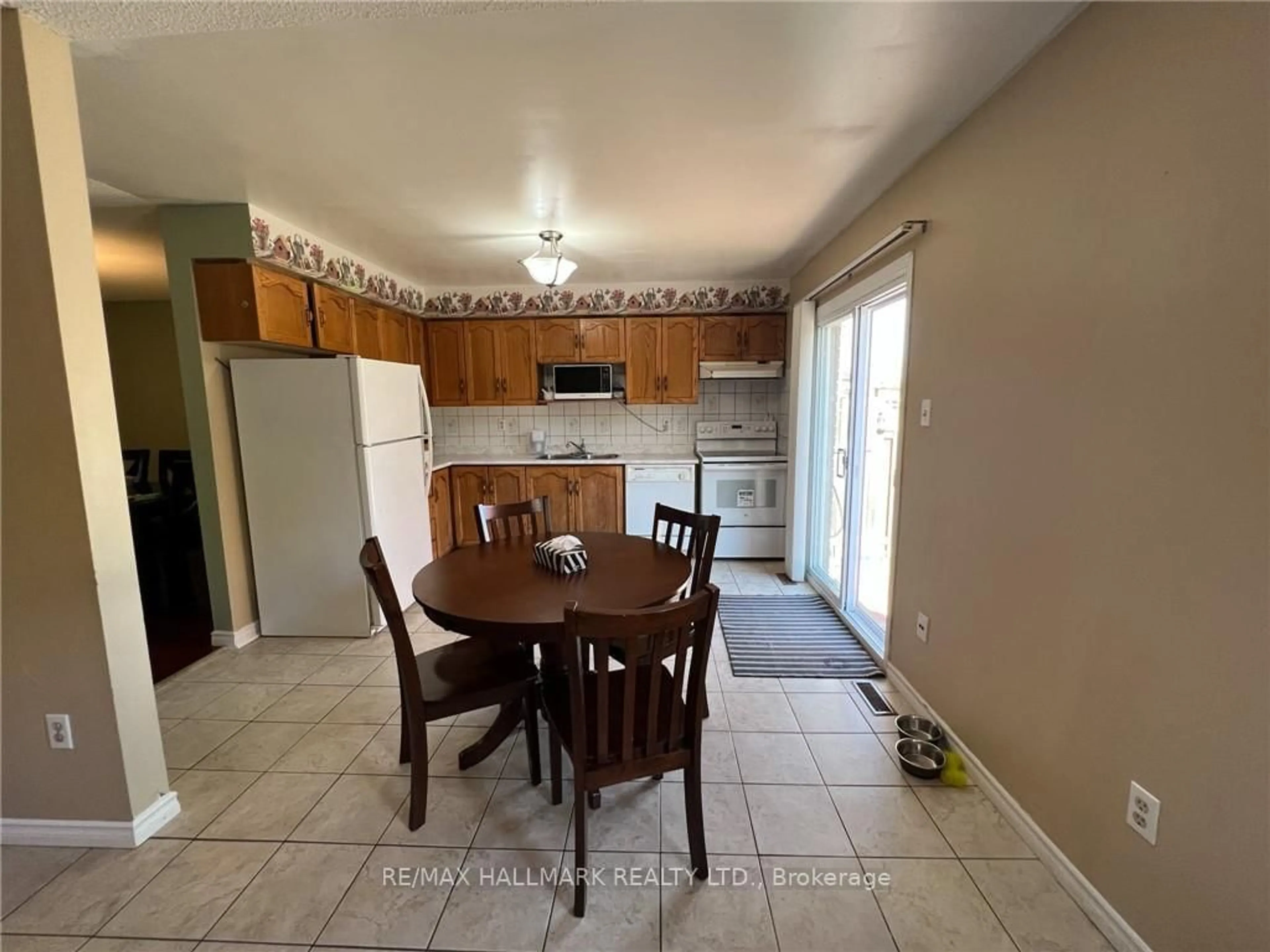 A pic of a room for 108 Broughton Ave, Hamilton Ontario L8W 3S7