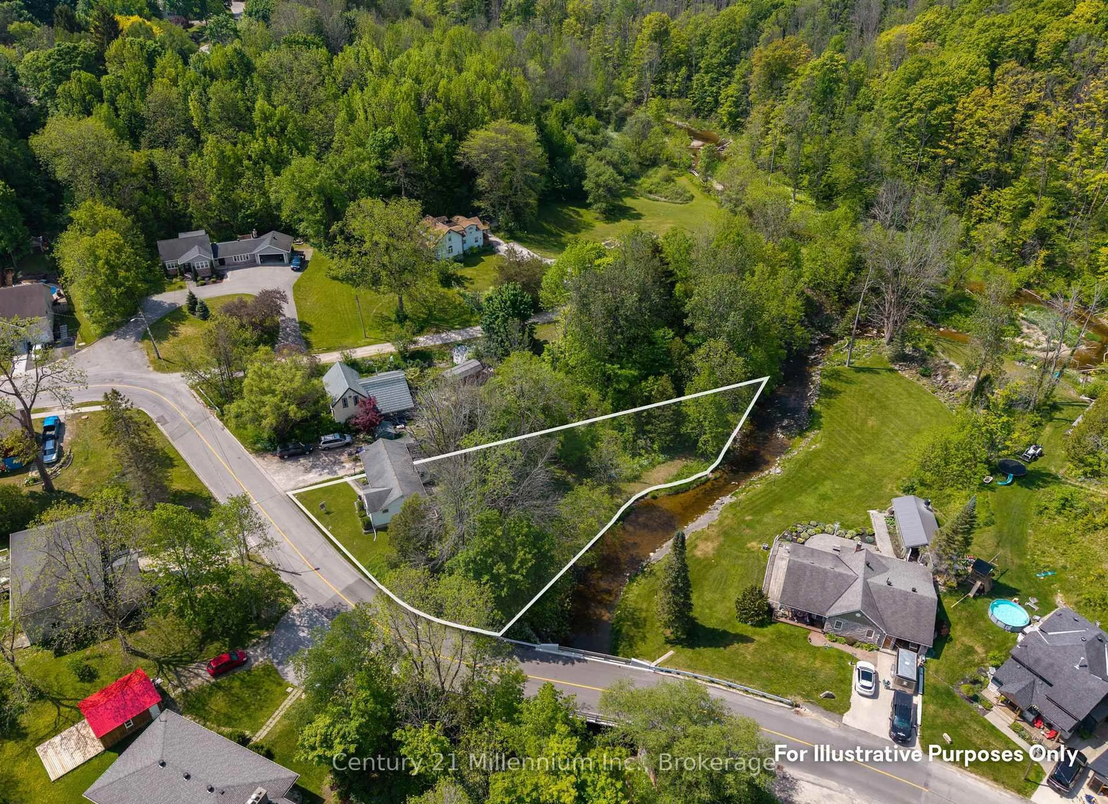 A pic from outside/outdoor area/front of a property/back of a property/a pic from drone, unknown for 1420 7th Ave, Owen Sound Ontario N4K 5K8