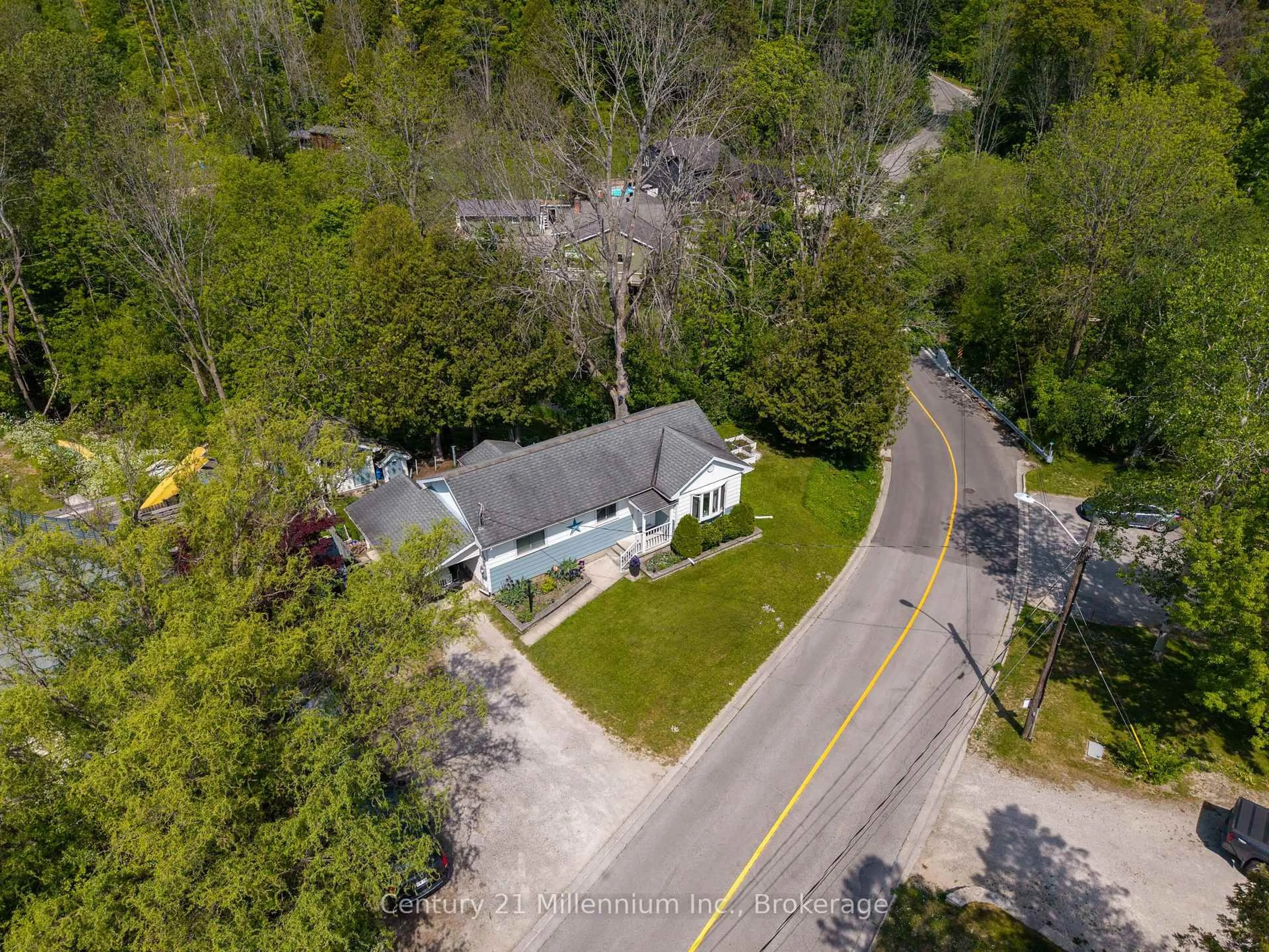 A pic from outside/outdoor area/front of a property/back of a property/a pic from drone, street for 1420 7th Ave, Owen Sound Ontario N4K 5K8