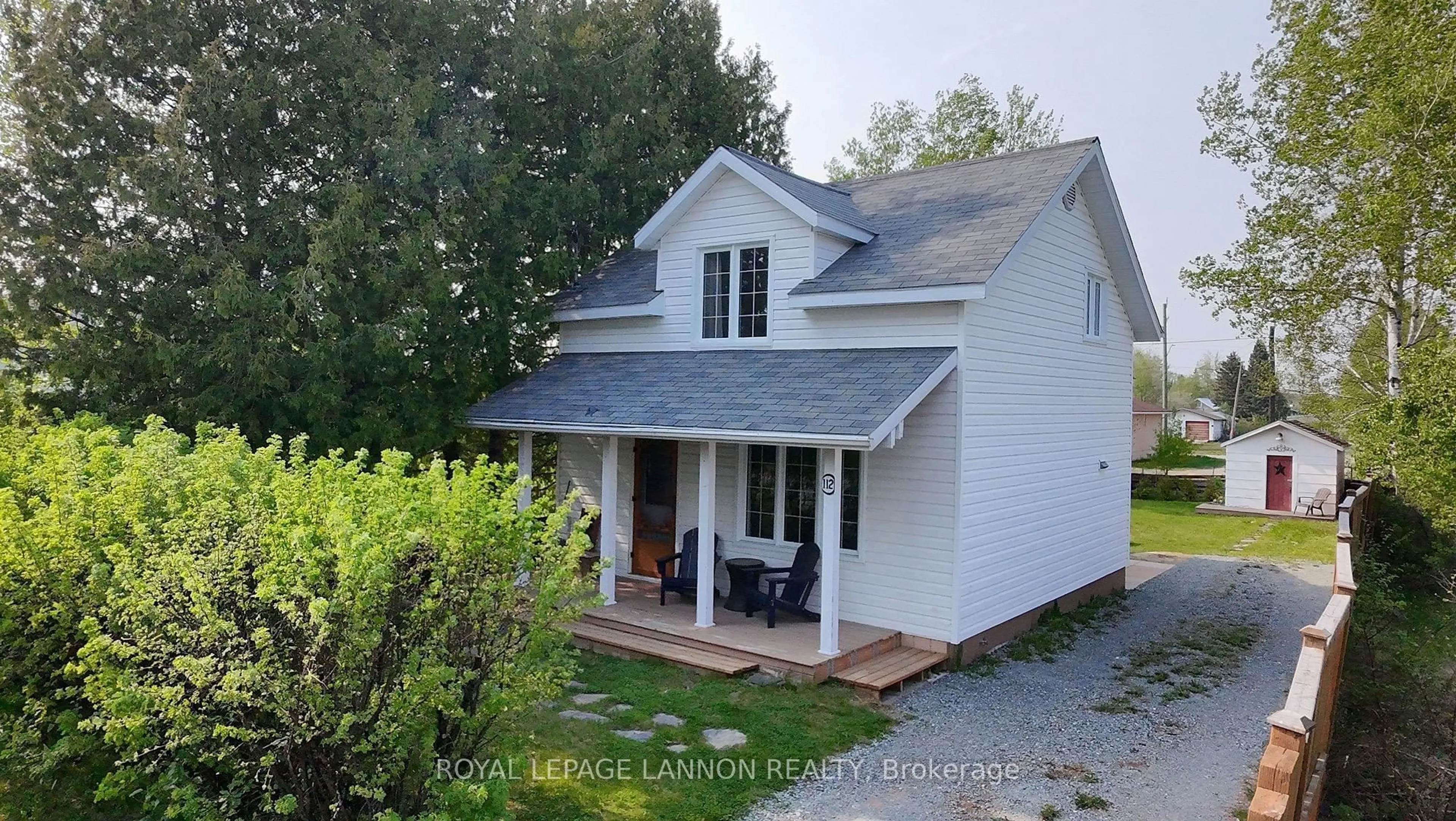 A pic from outside/outdoor area/front of a property/back of a property/a pic from drone, unknown for 112 Queen St, Greenstone Ontario P0T 1M0
